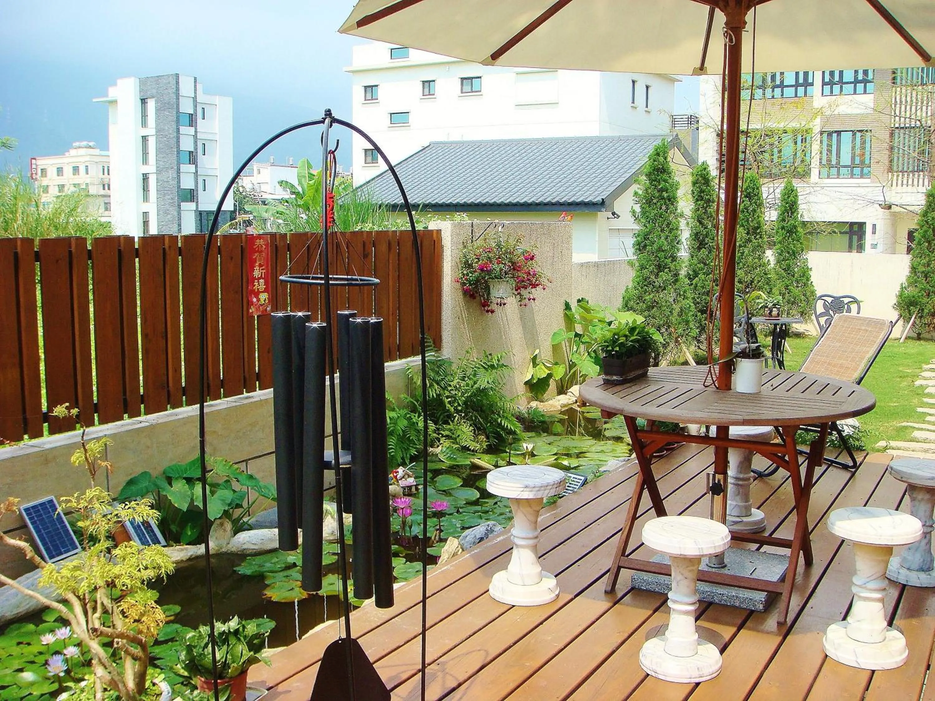 Facade/entrance in White Palace B&B