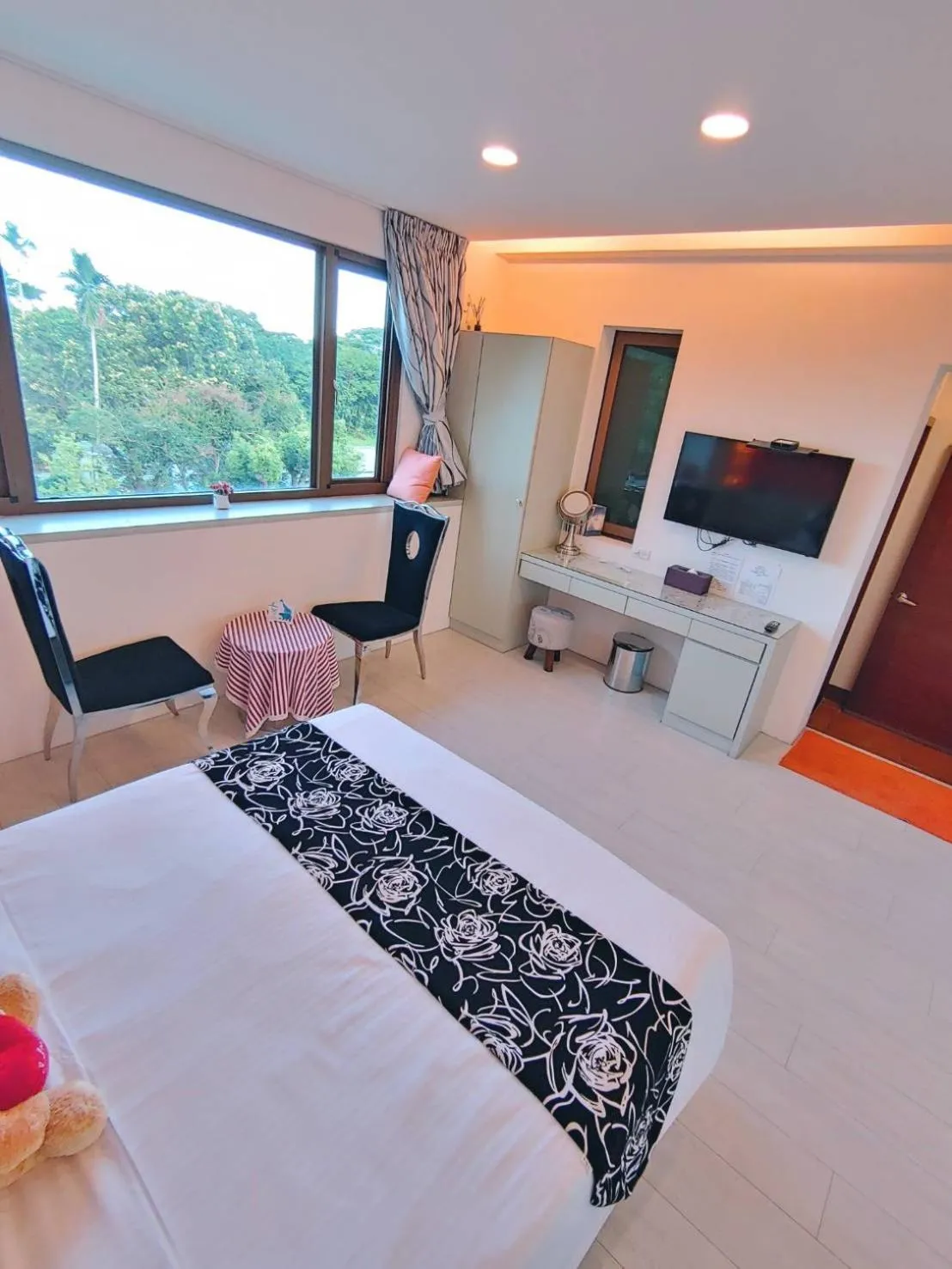 Photo of the whole room in White Palace B&B