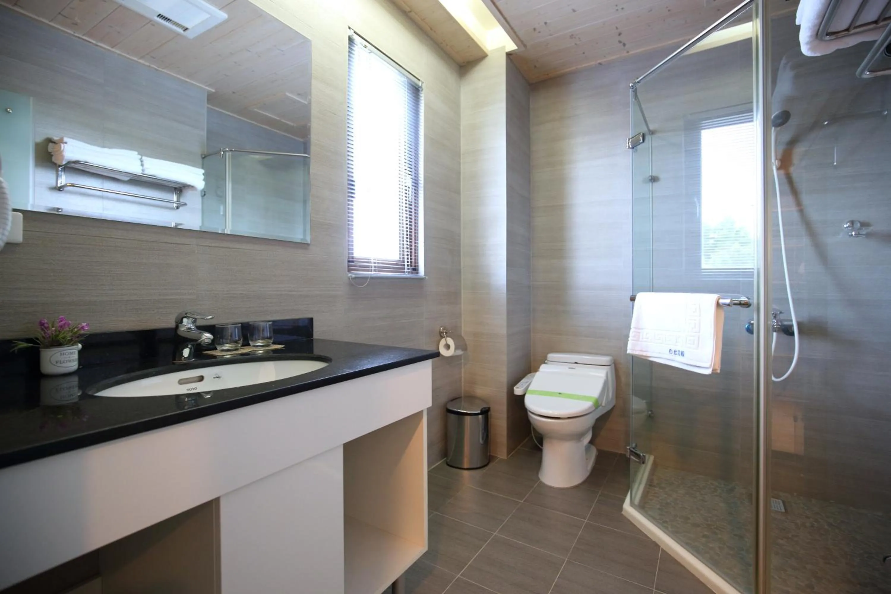 Bathroom in White Palace B&B