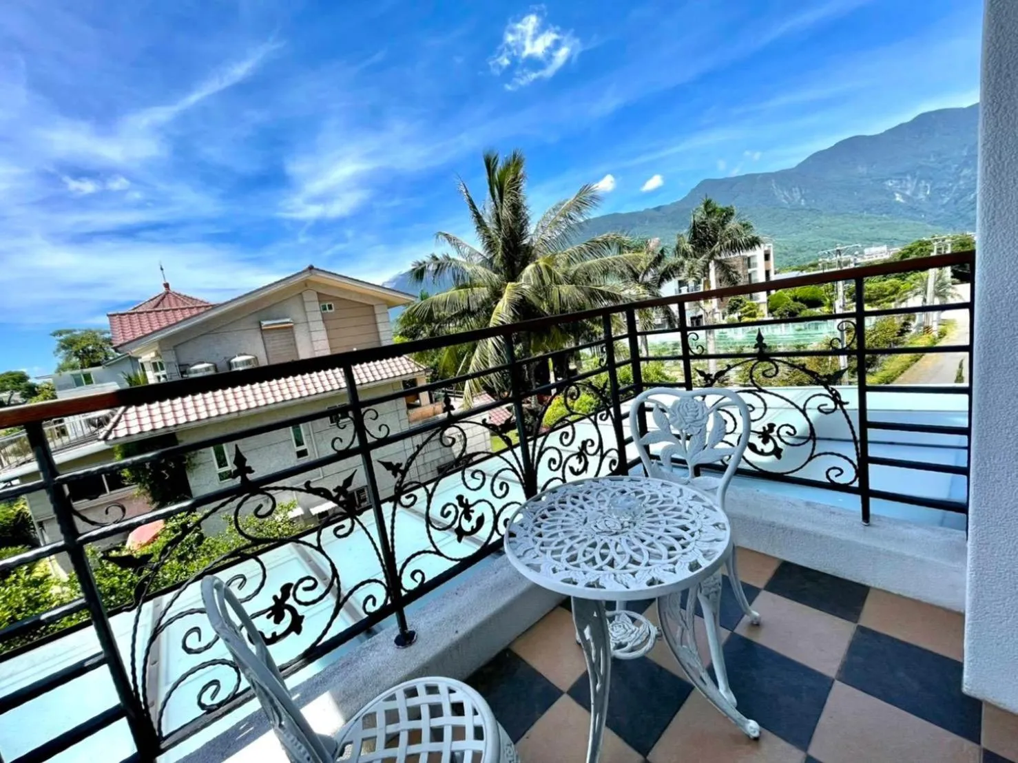 Mountain view in White Palace B&B