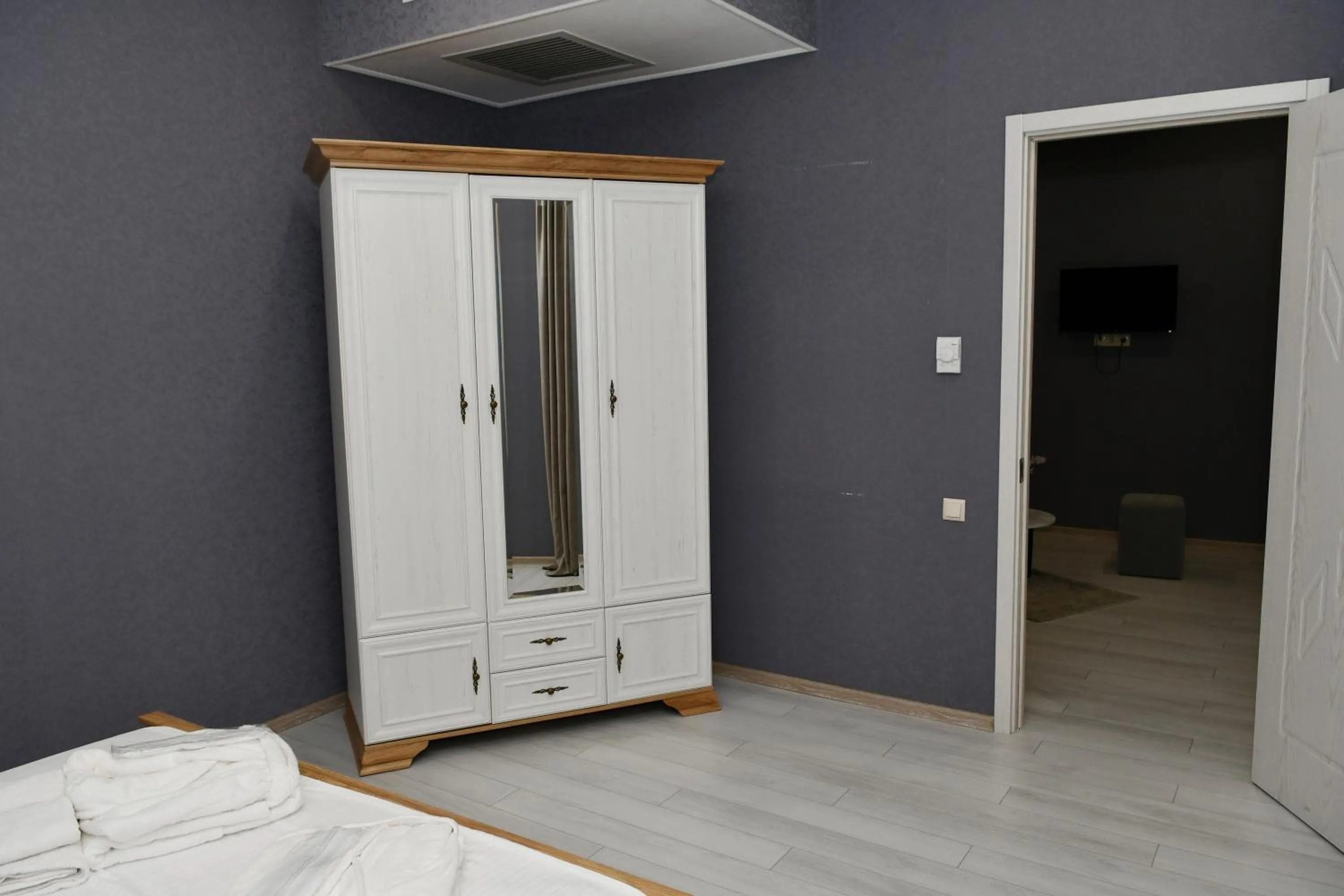 Bedroom, Bed in Astoria Hotel