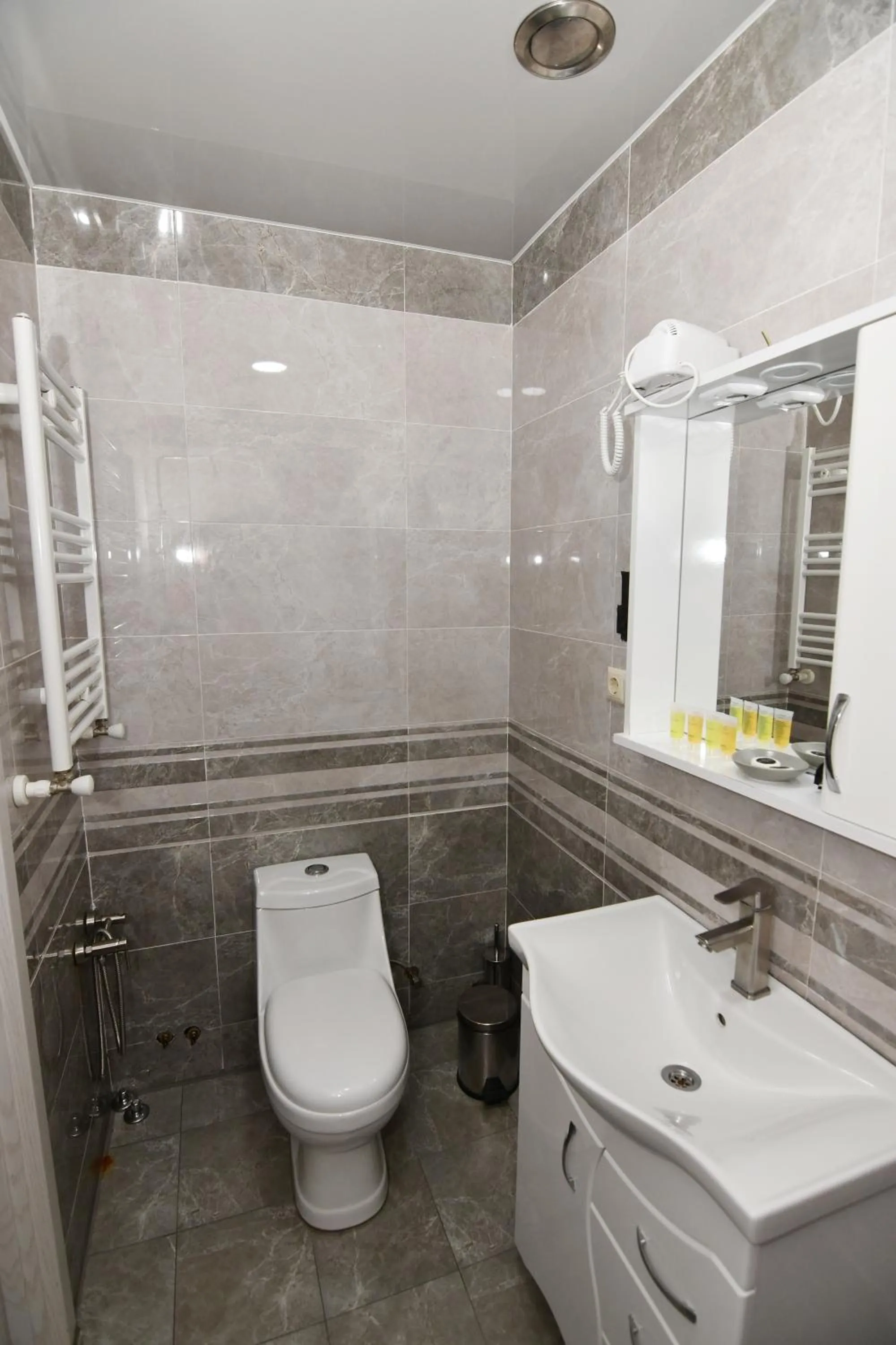 Shower in Astoria Hotel