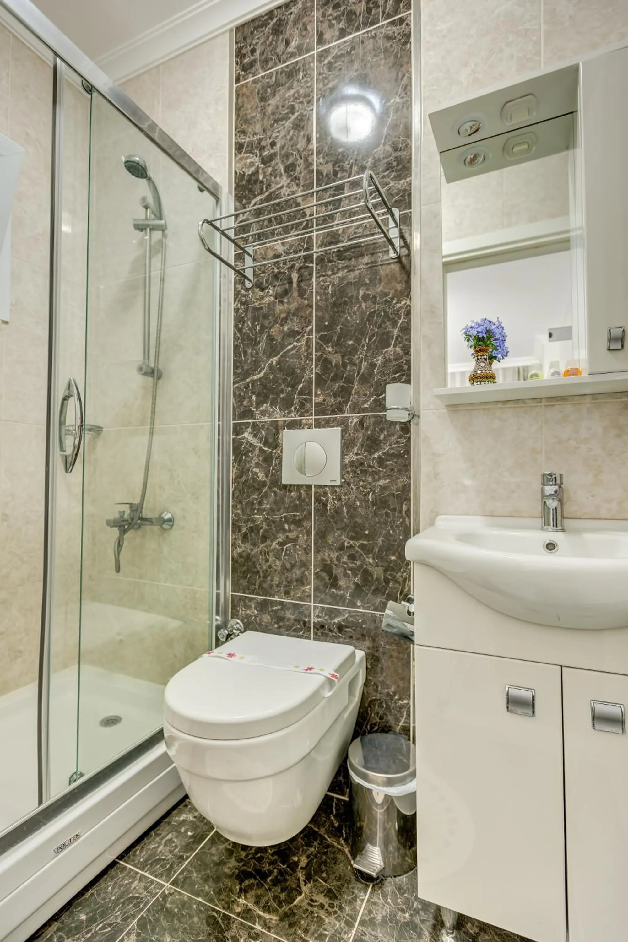 Shower in Nefes Hotel