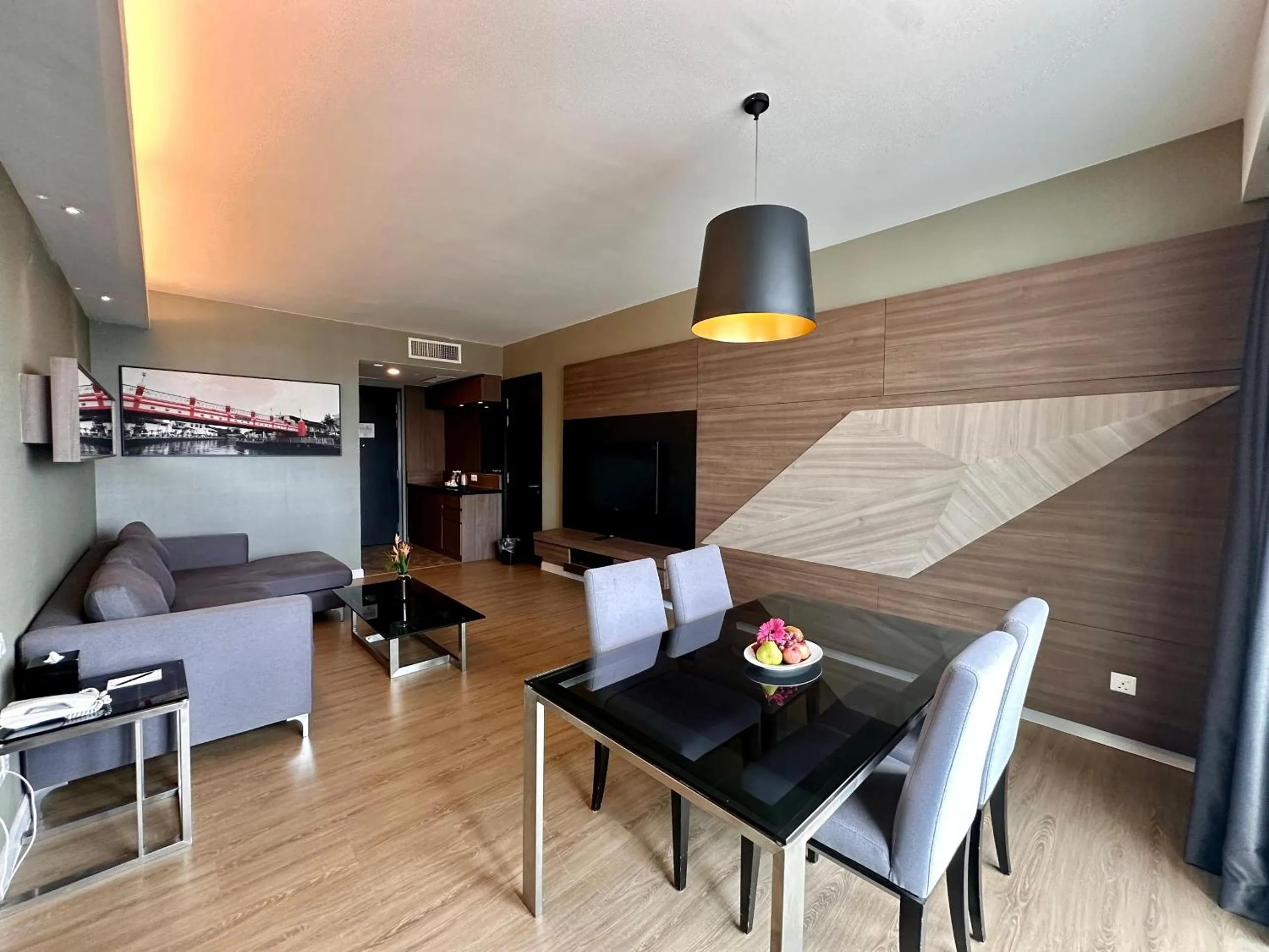 Communal lounge/ TV room in Swiss-Garden Hotel Melaka