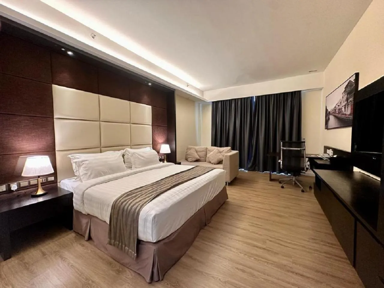 Bedroom, Bed in Swiss-Garden Hotel Melaka