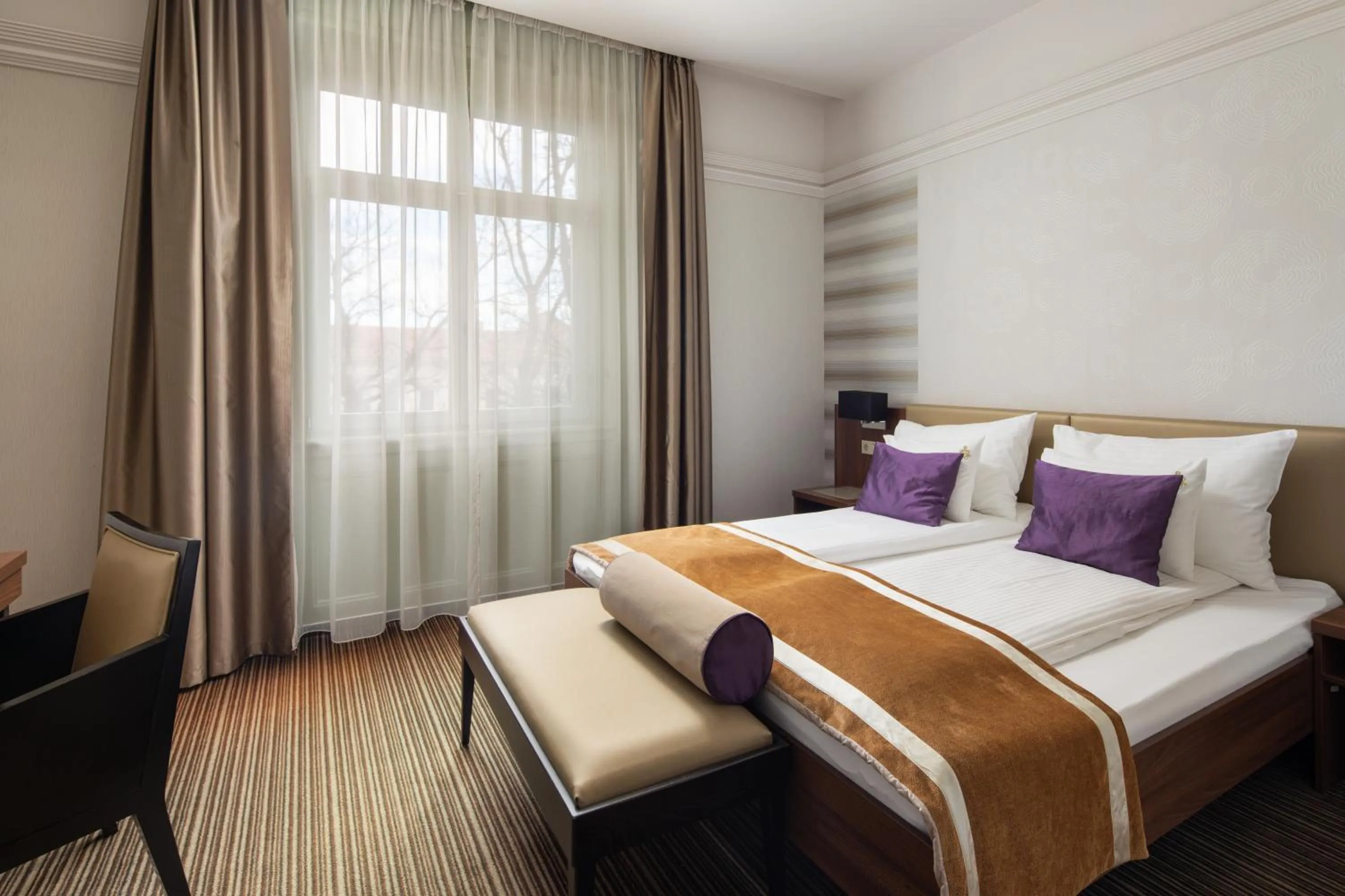 Bedroom, Bed in Grand Hotel Glorius Makó