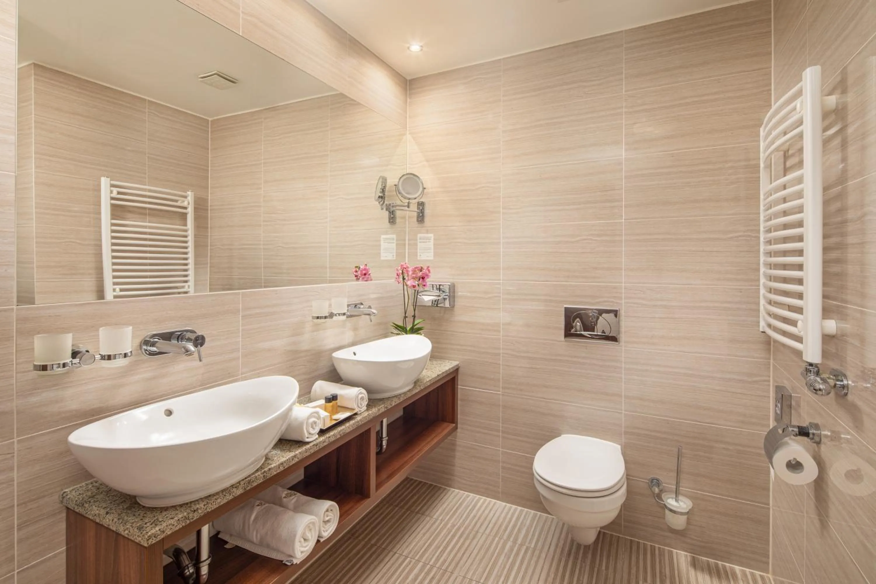 Toilet in Grand Hotel Glorius Makó