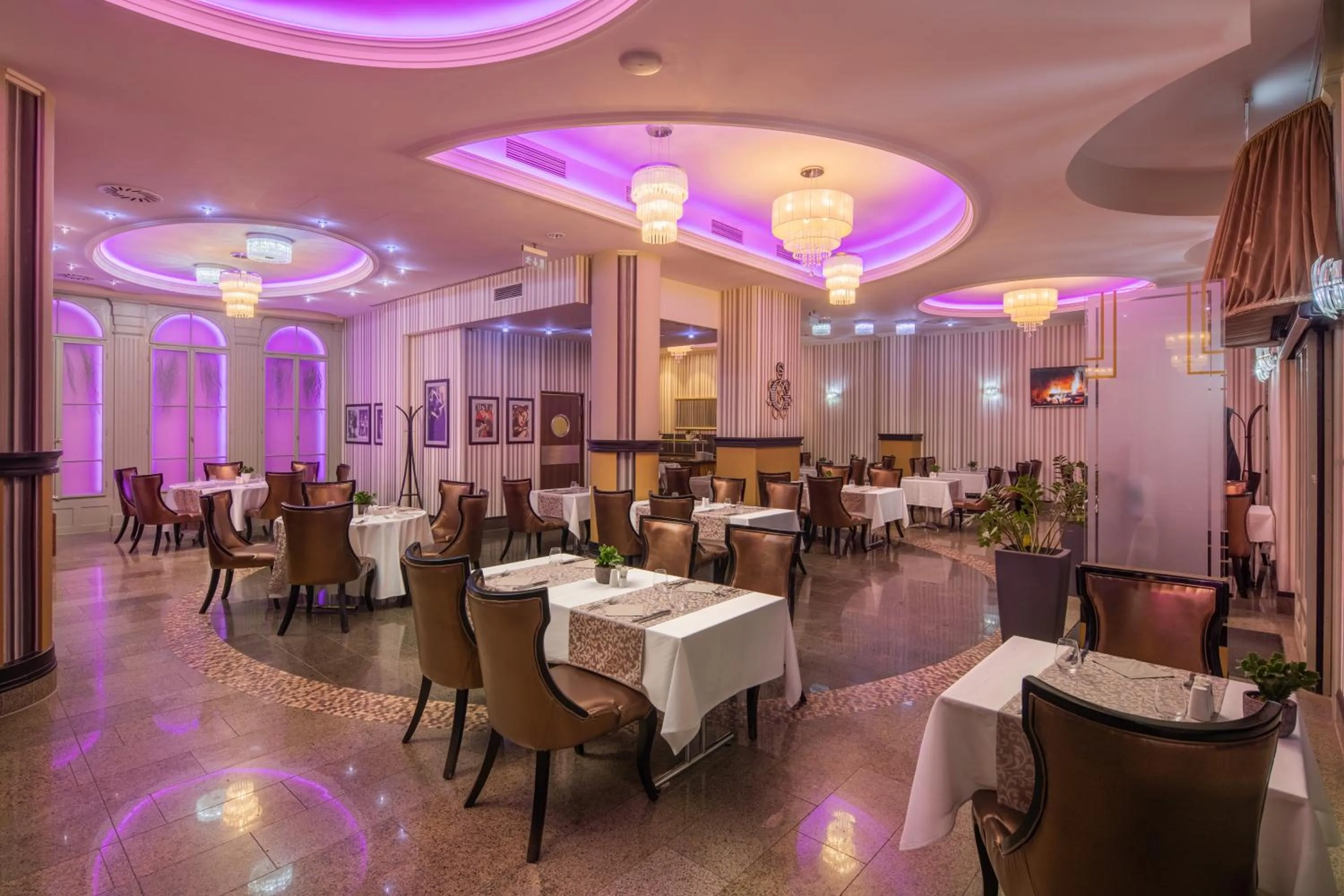 Restaurant/places to eat in Grand Hotel Glorius Makó