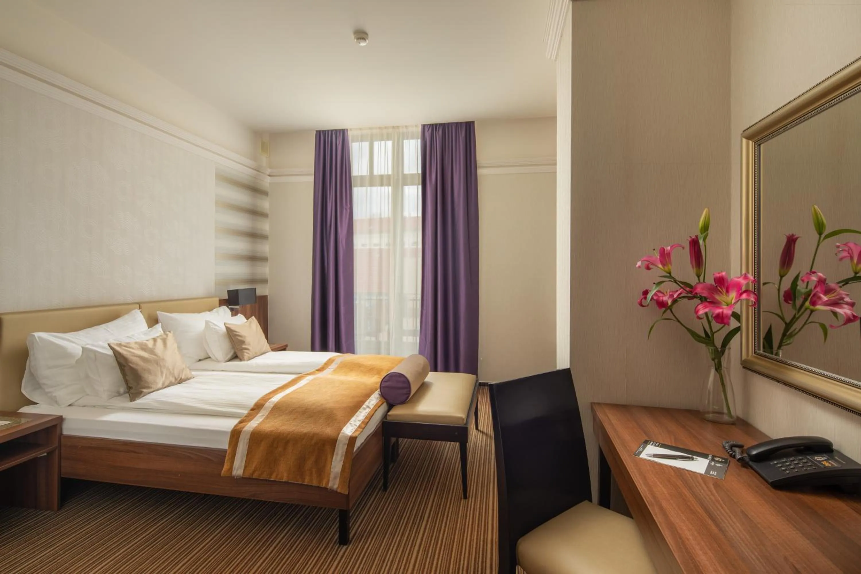 Photo of the whole room, Bed in Grand Hotel Glorius Makó