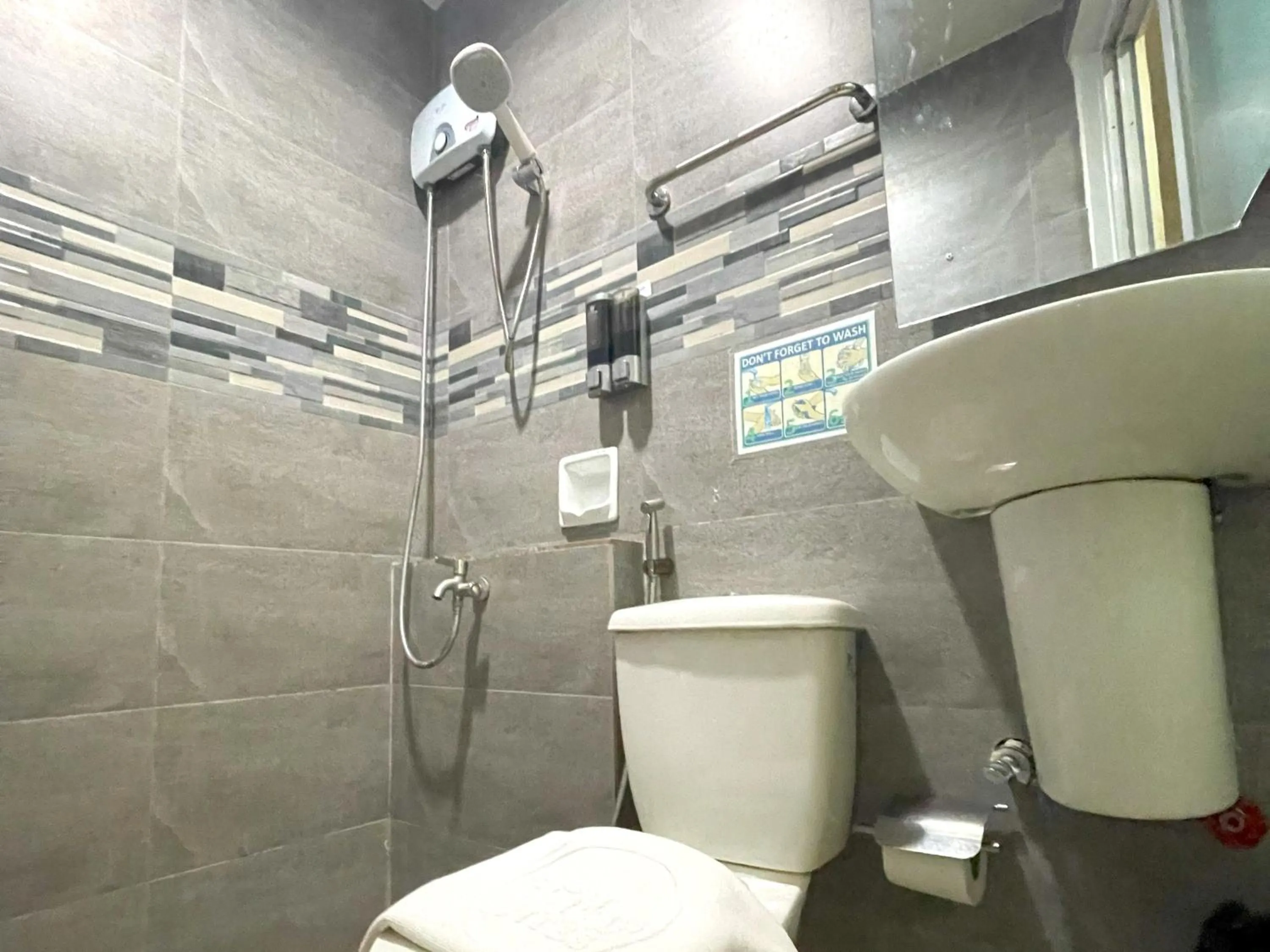 Bathroom in Casa Marco Suites Puerto Galera powered by Cocotel