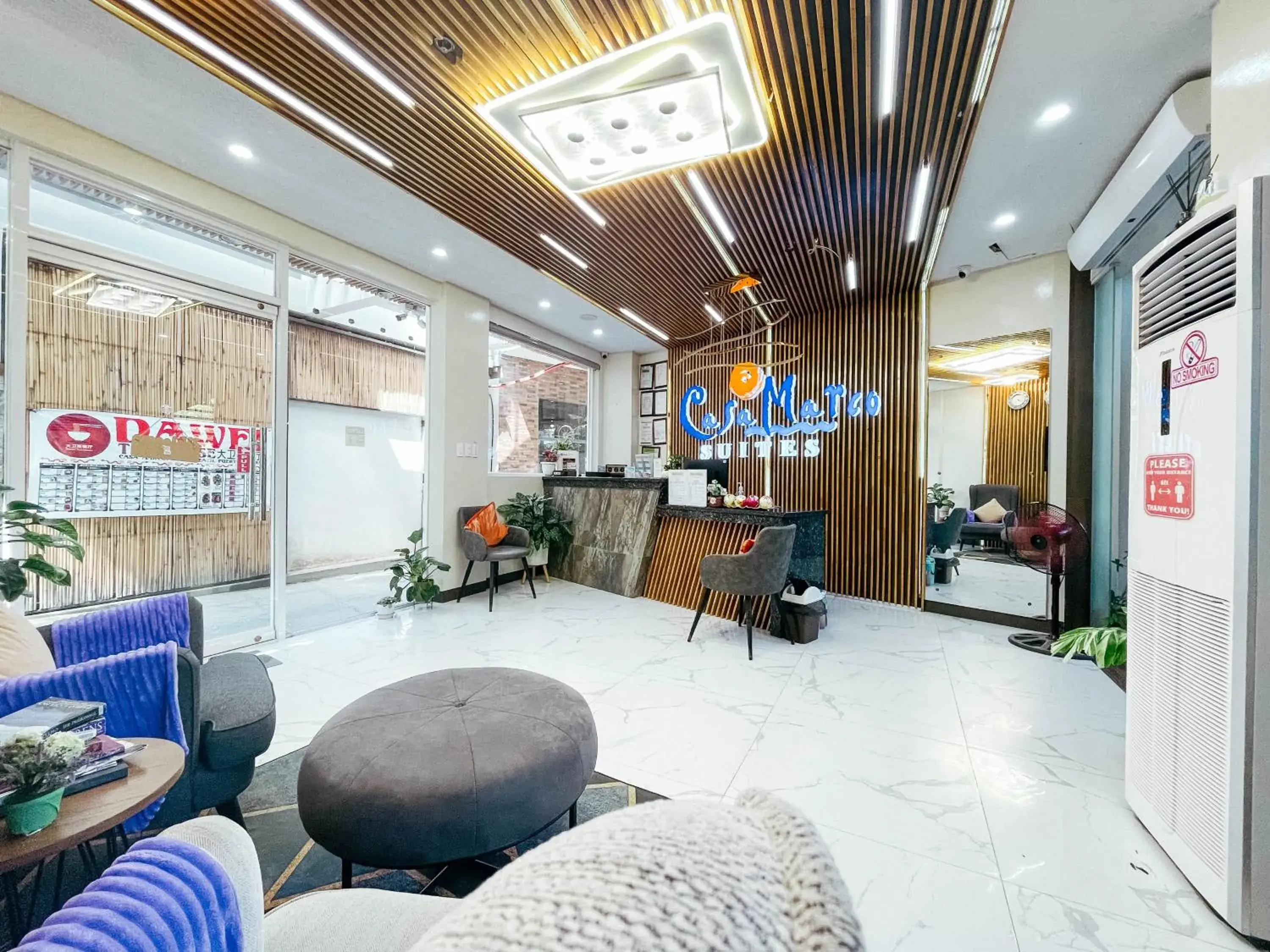 Lobby or reception in Casa Marco Suites Puerto Galera powered by Cocotel Lobby or reception in Casa Marco Suites Puerto Galera powered by Cocotel