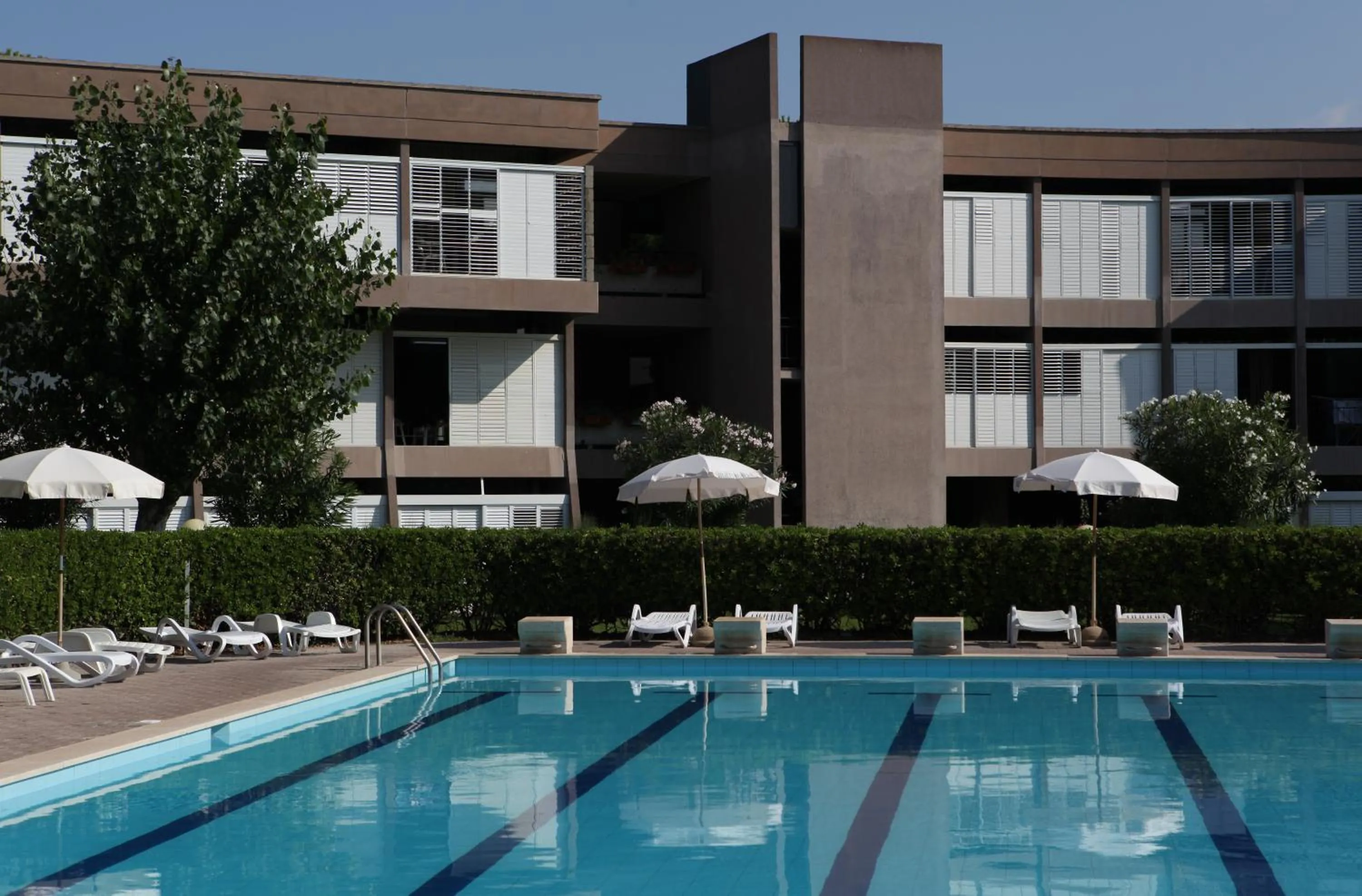 Swimming pool in Residence Habitat