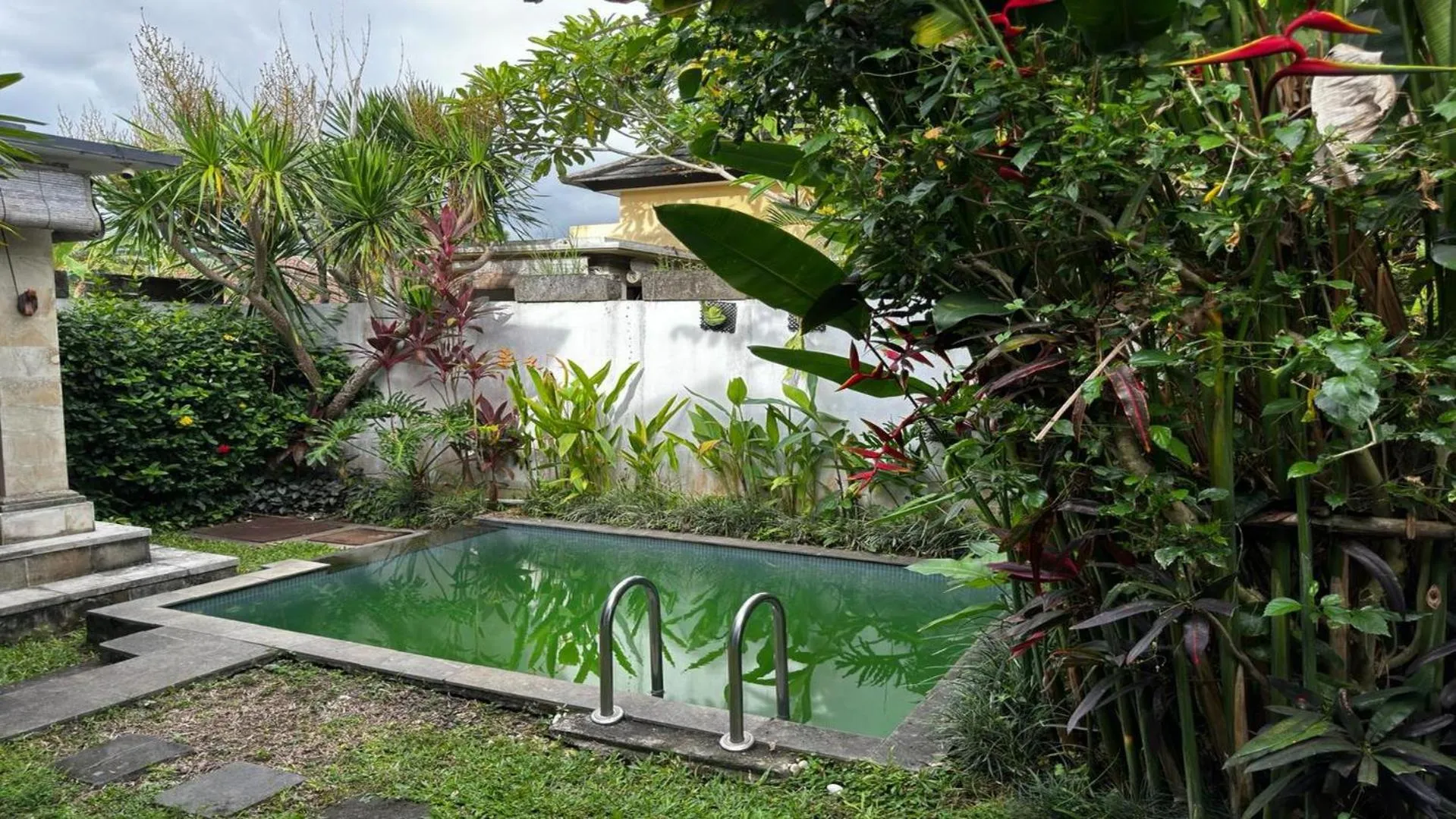 Swimming pool in Belvilla Nirvana Near Monkey Forest