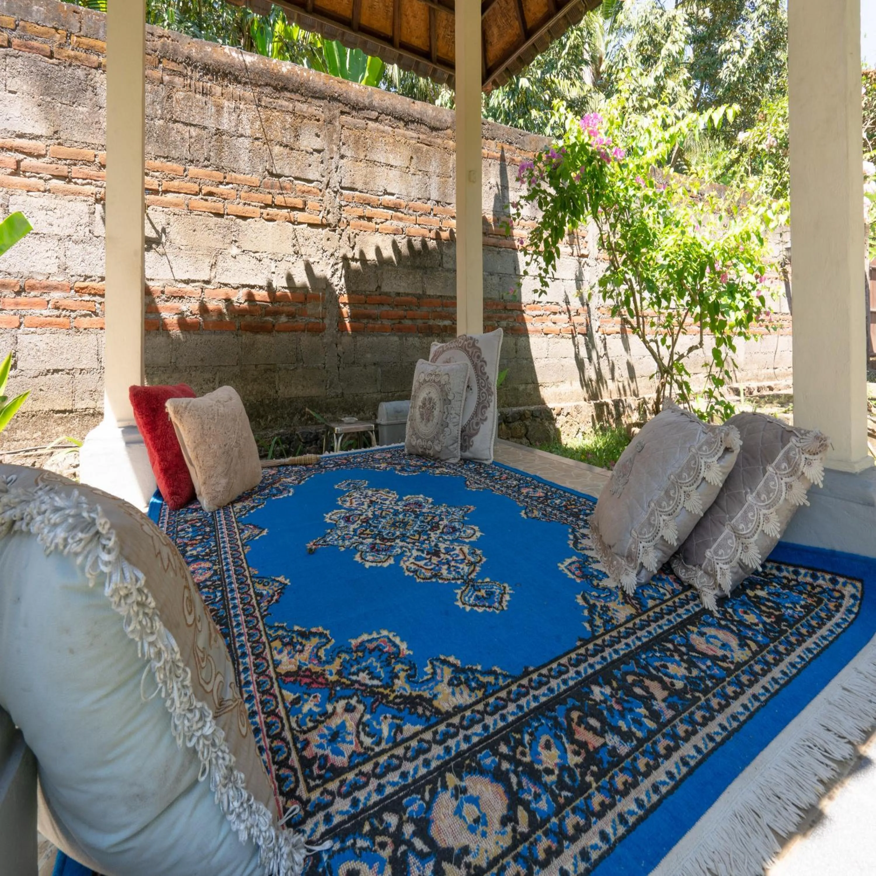 Seating area in Calm Haven Villa with Amabela Garden Lovina Beach