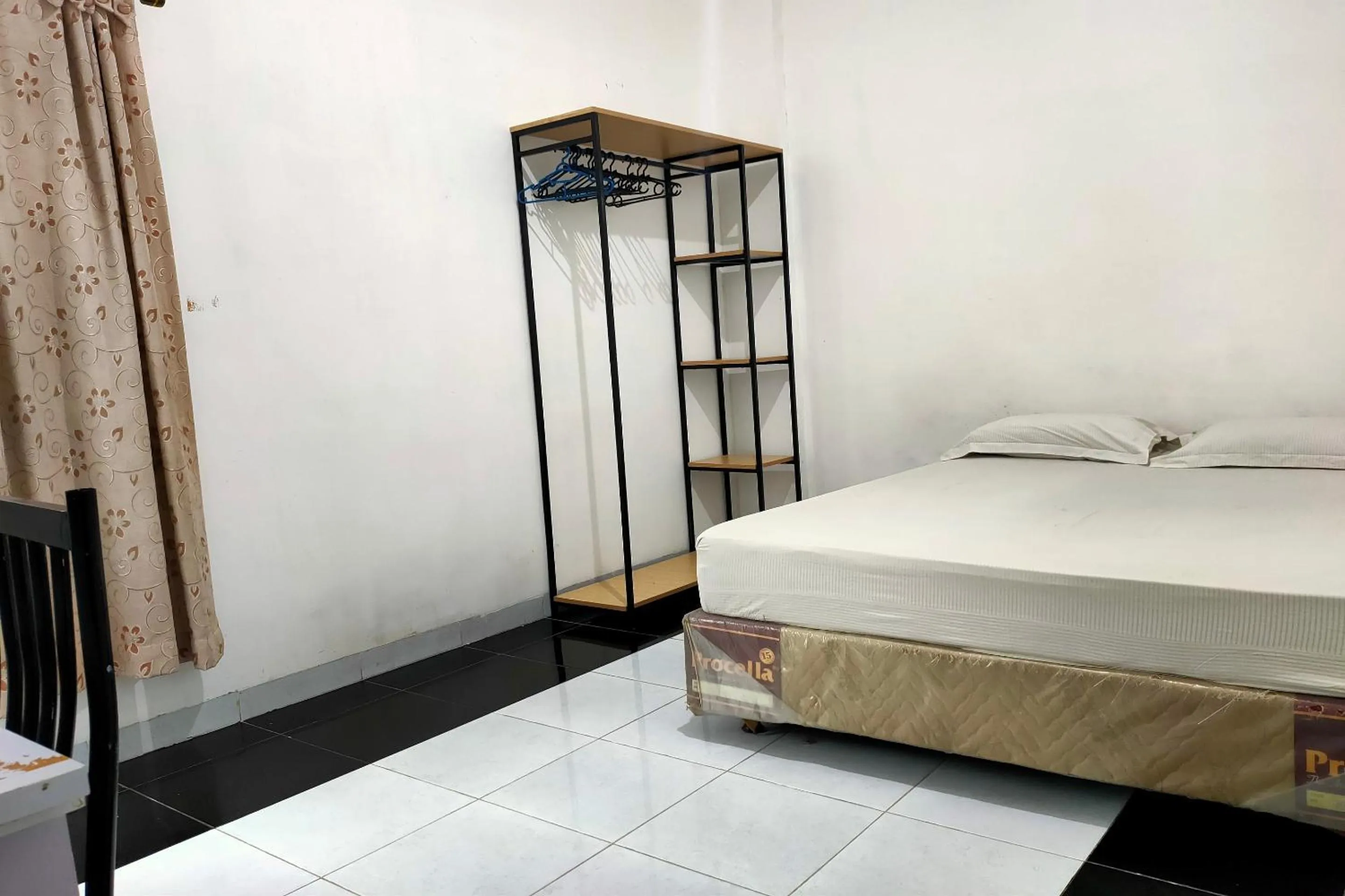 Bedroom, Bed in Hotel O Pondok Bintang