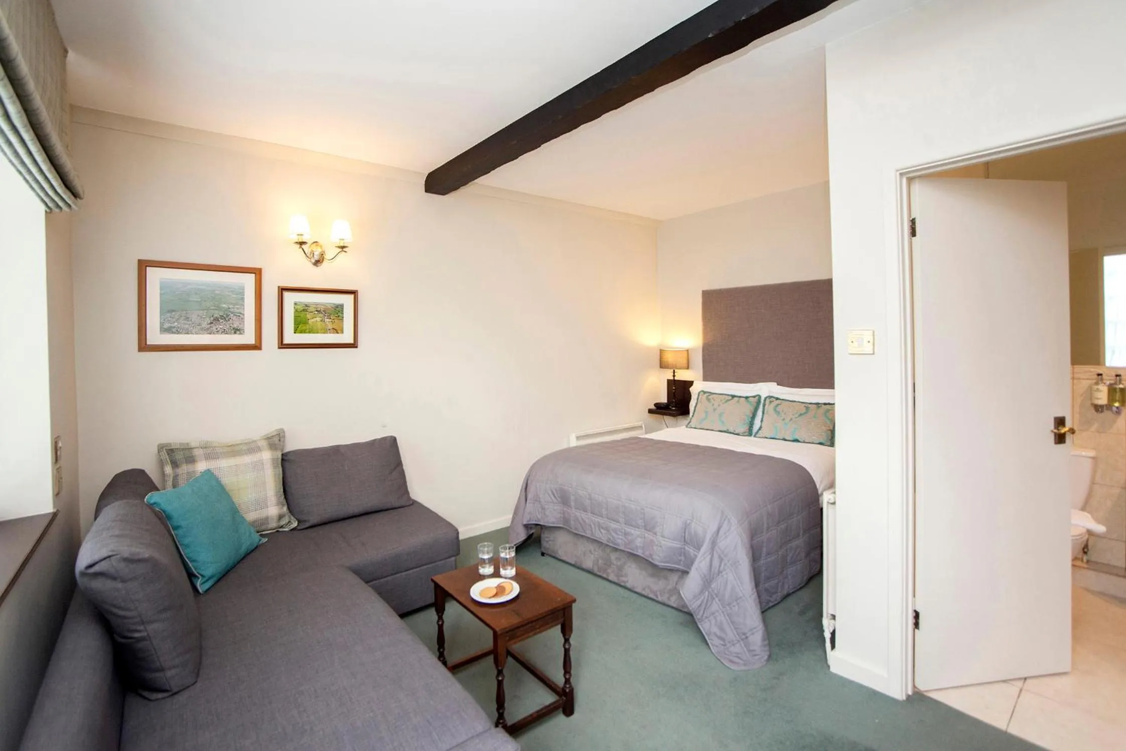 Photo of the whole room, Bed in The Conigre