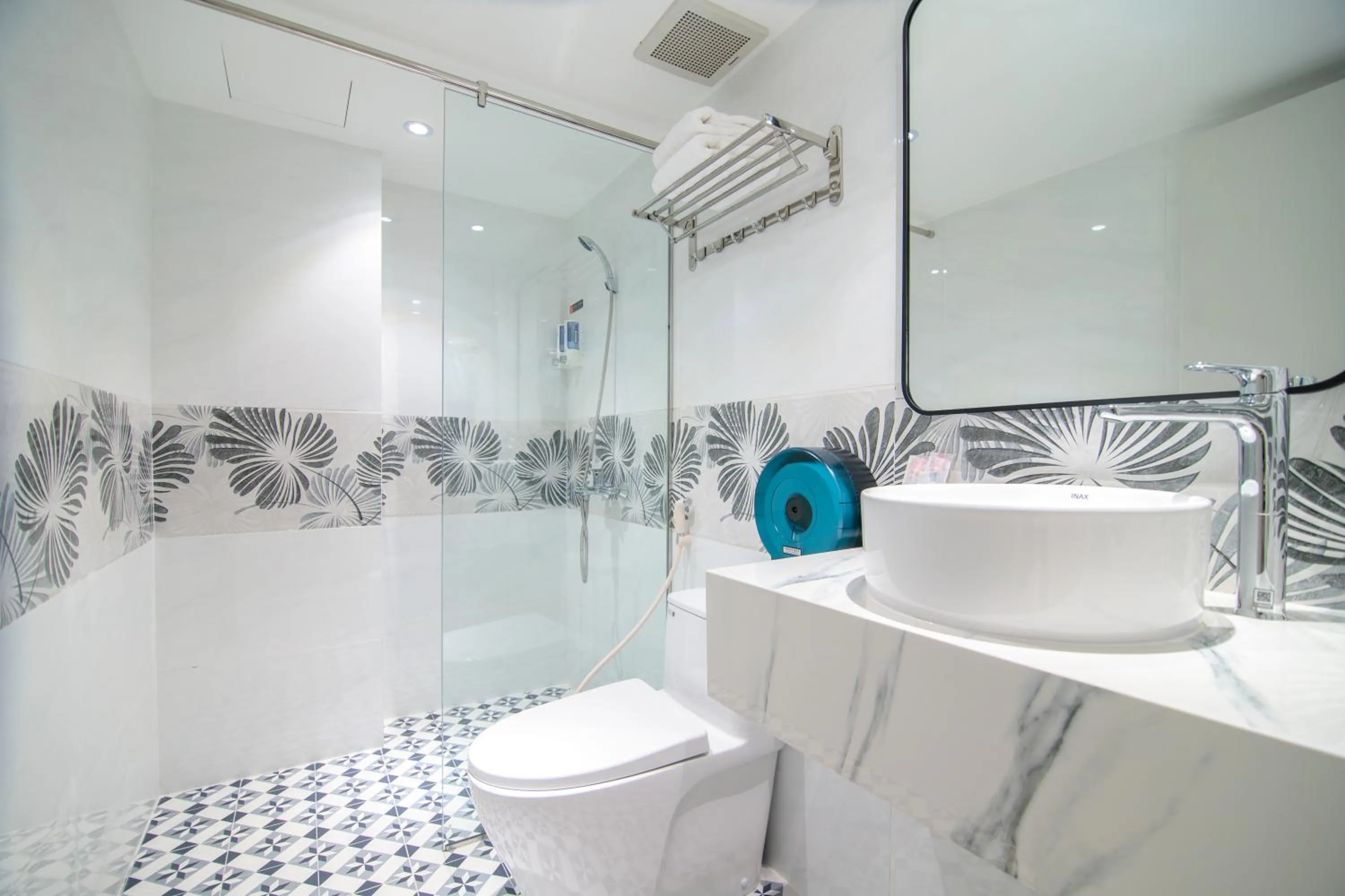 Shower in Bin Bin Hotel 11 Near Island Diamond