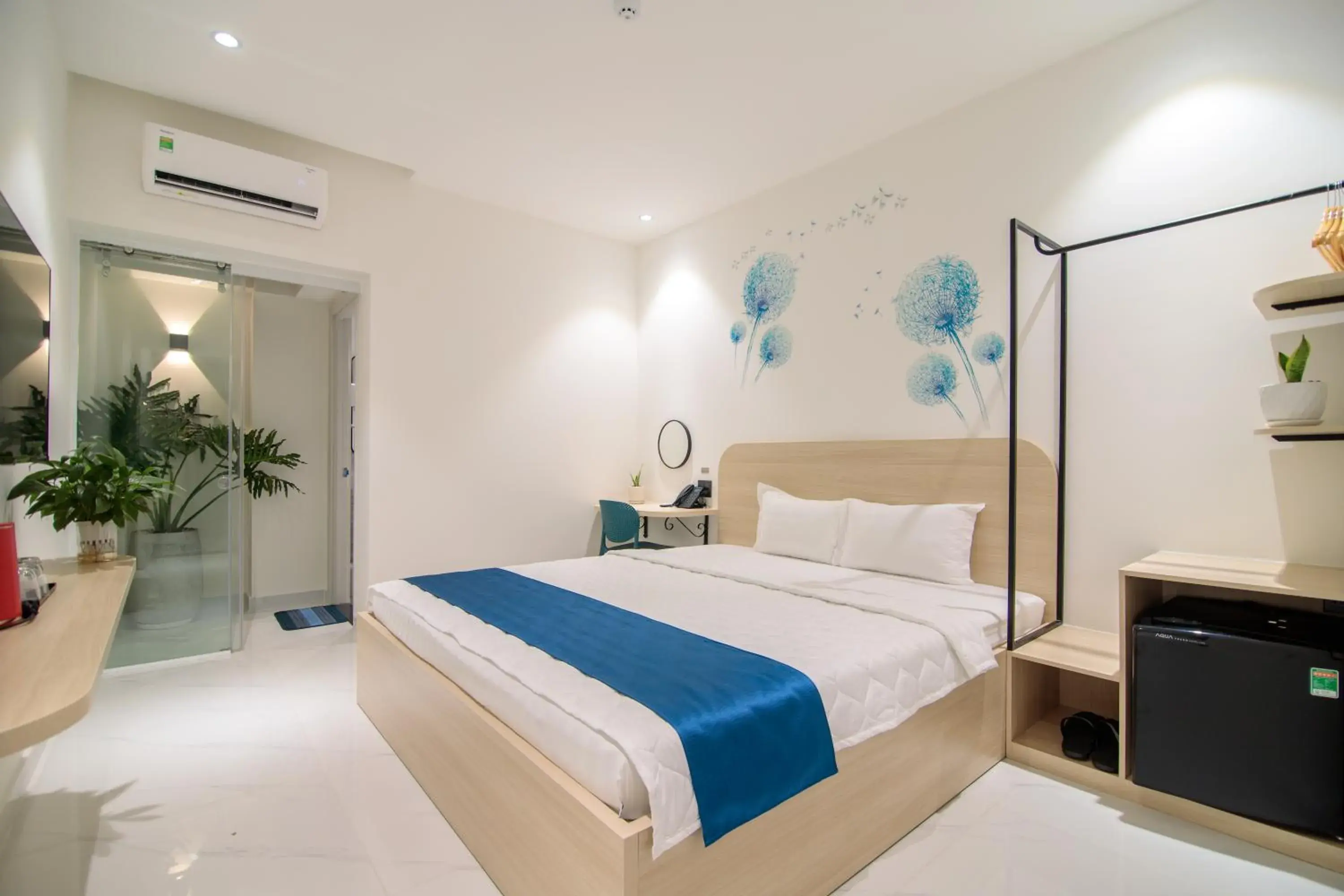 Deluxe King Room in Bin Bin Hotel 11 Near Island Diamond Deluxe King Room in Bin Bin Hotel 11 Near Island Diamond