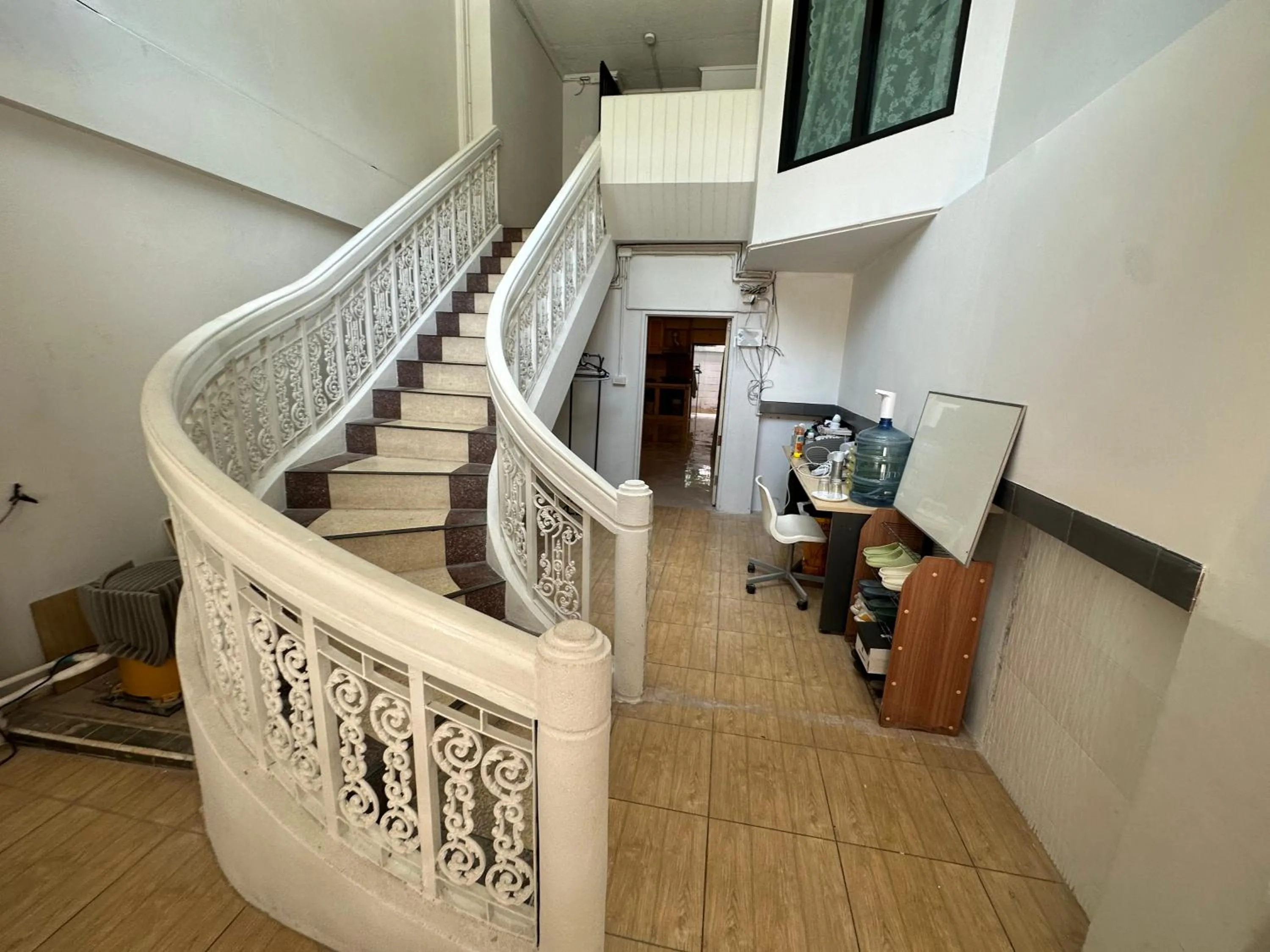 Restaurant/places to eat in The Cute Silom hostel