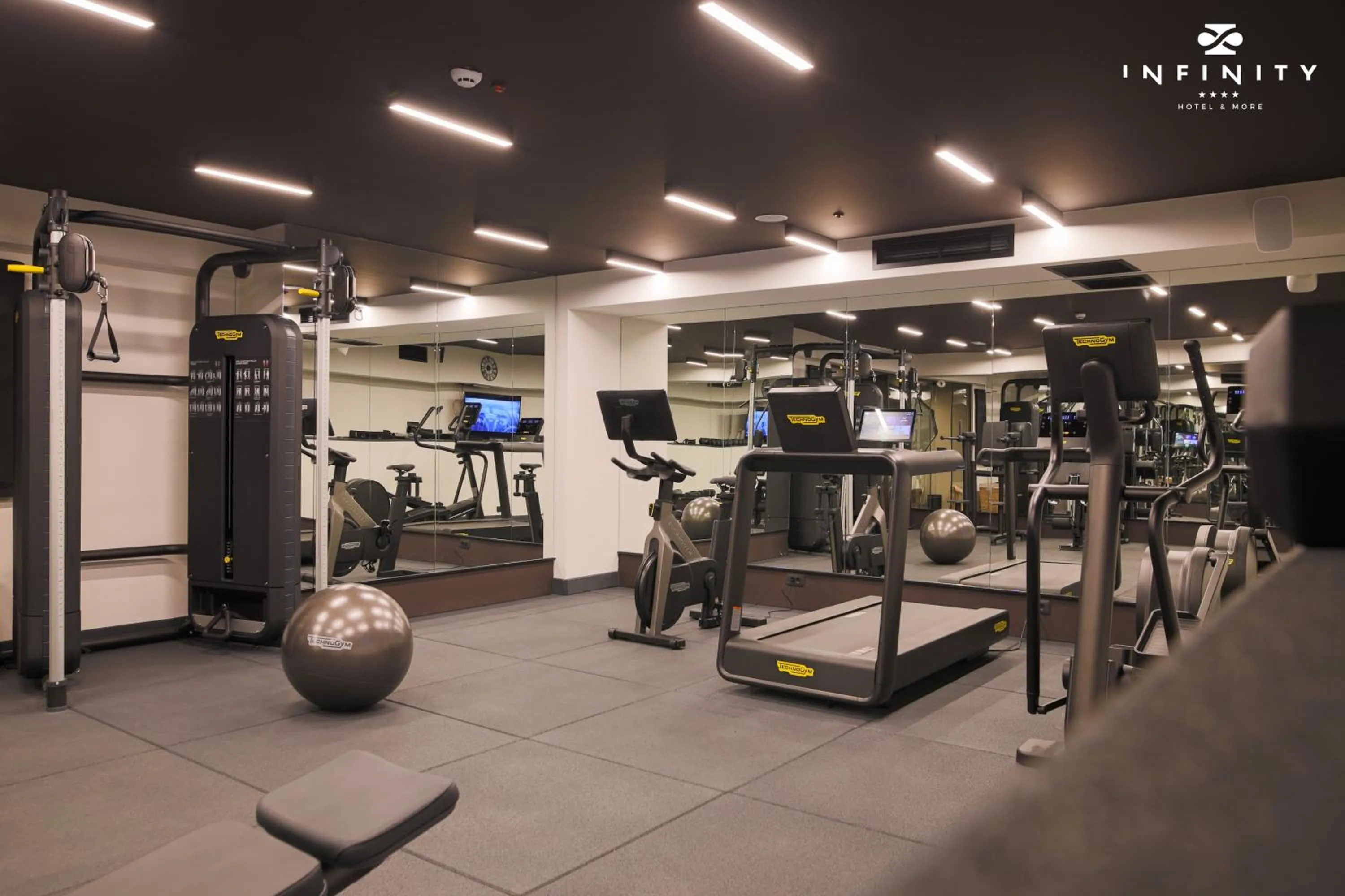 Fitness centre/facilities in Infinity Hotel & More