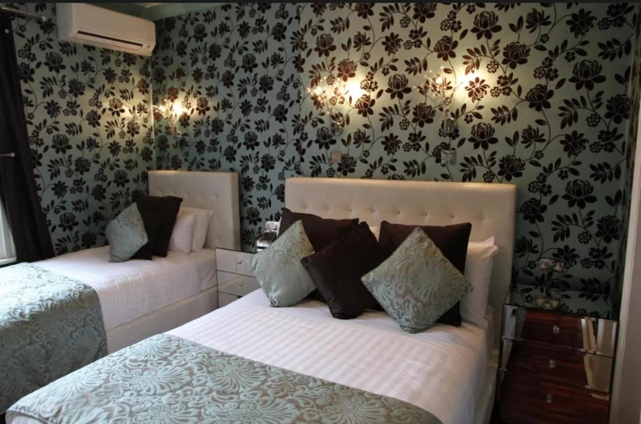 Twin Room in Crompton Guest House