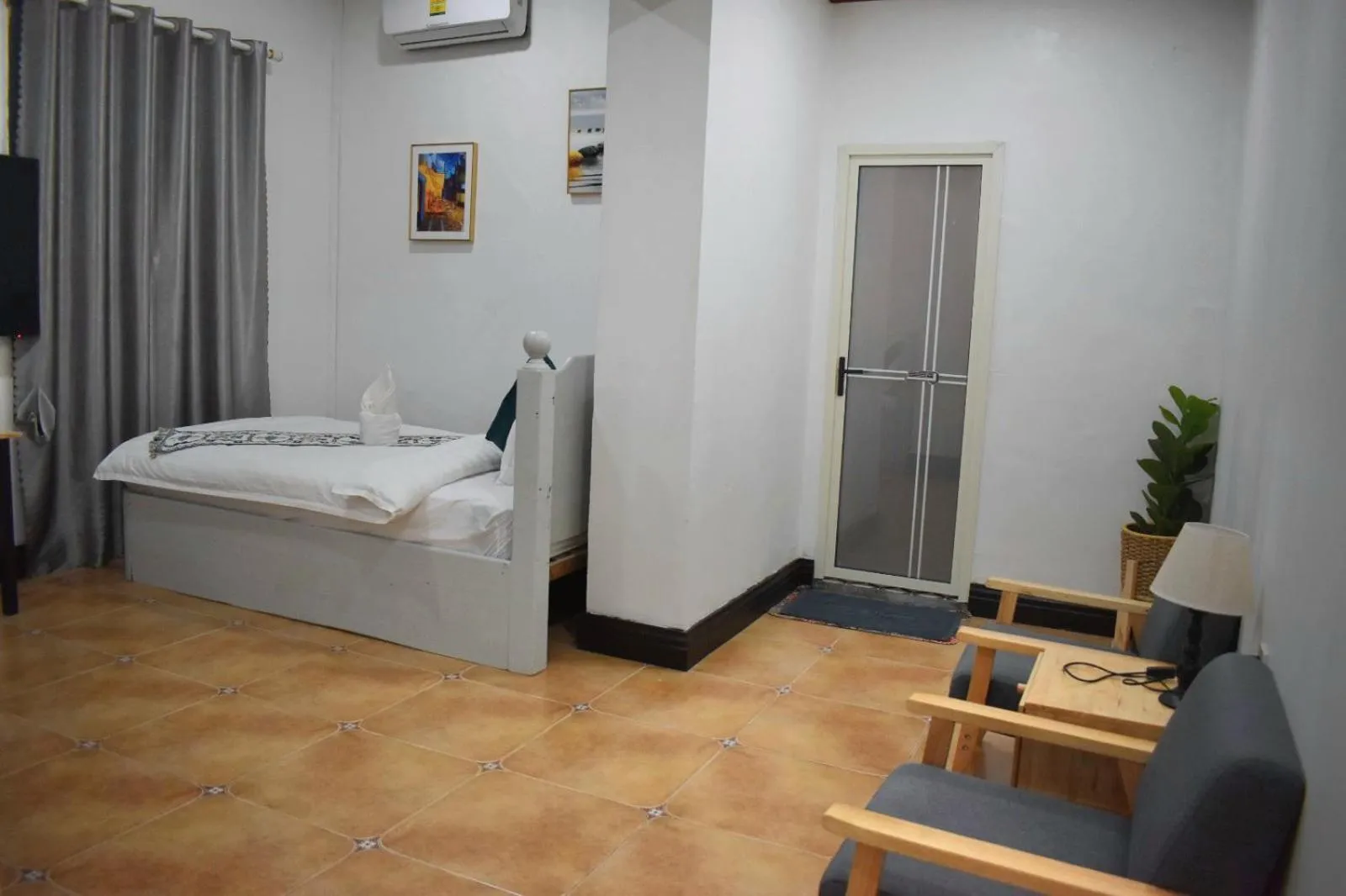 Bed in Monsane villa