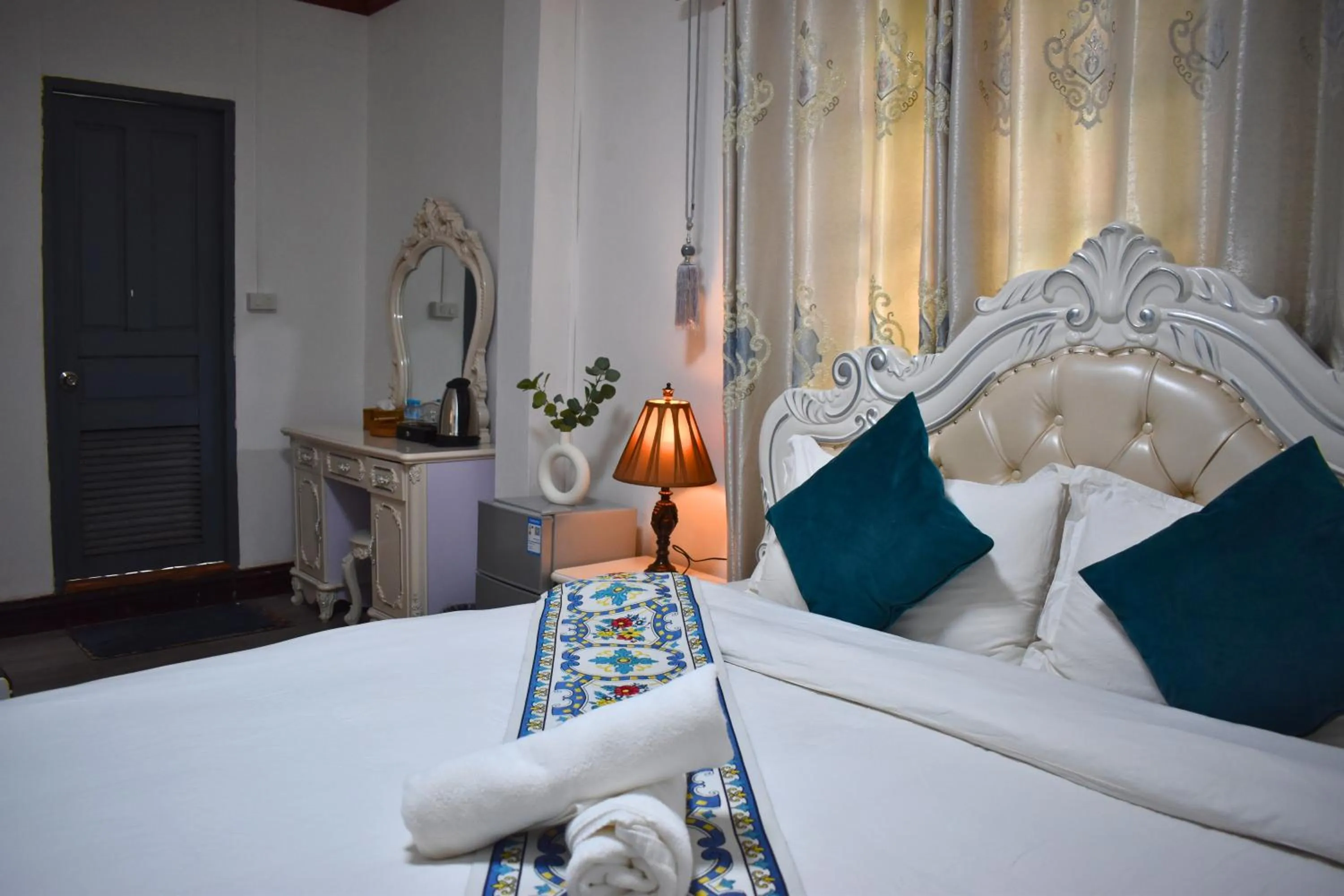 Bed in Monsane villa