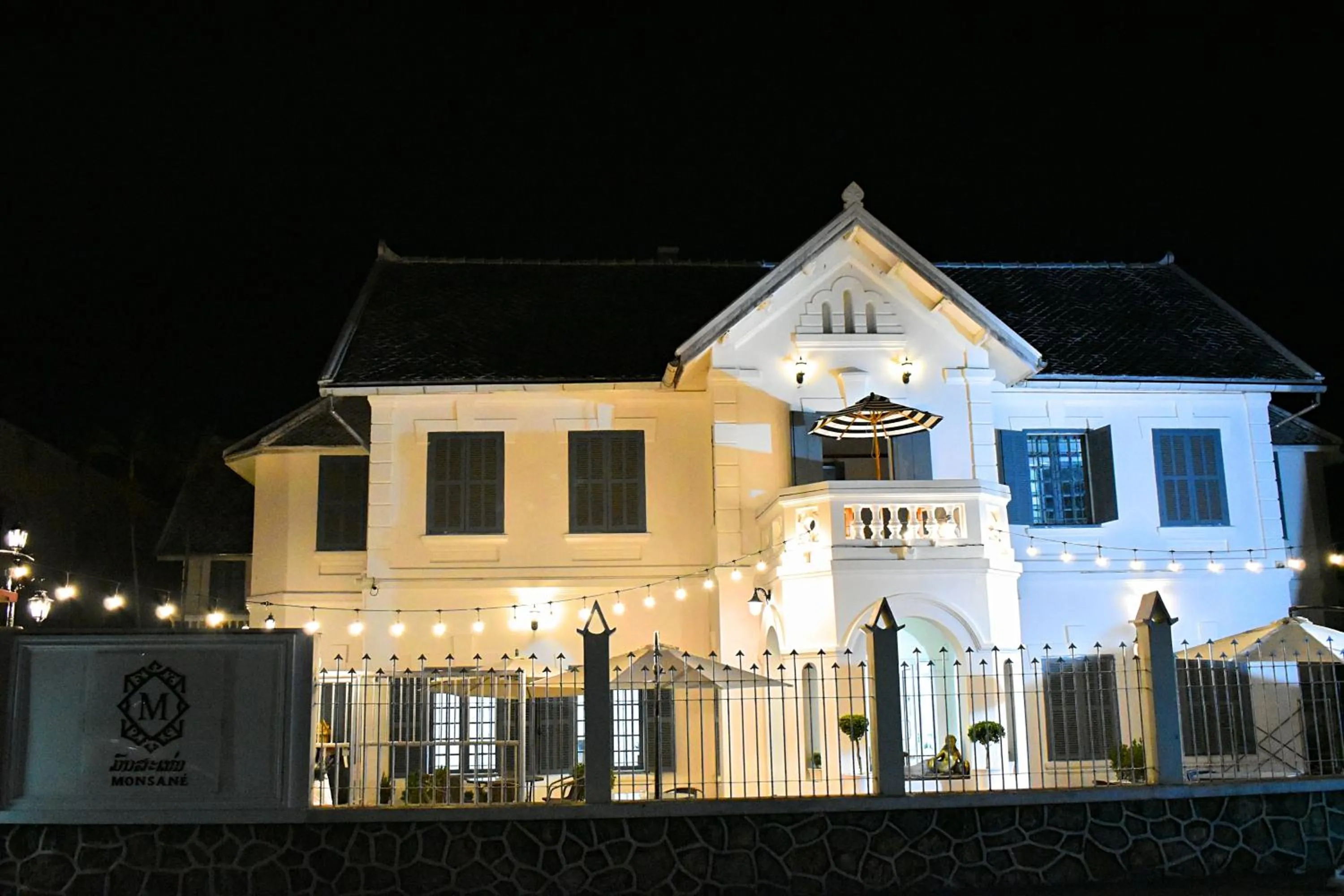 Property building in Monsane villa