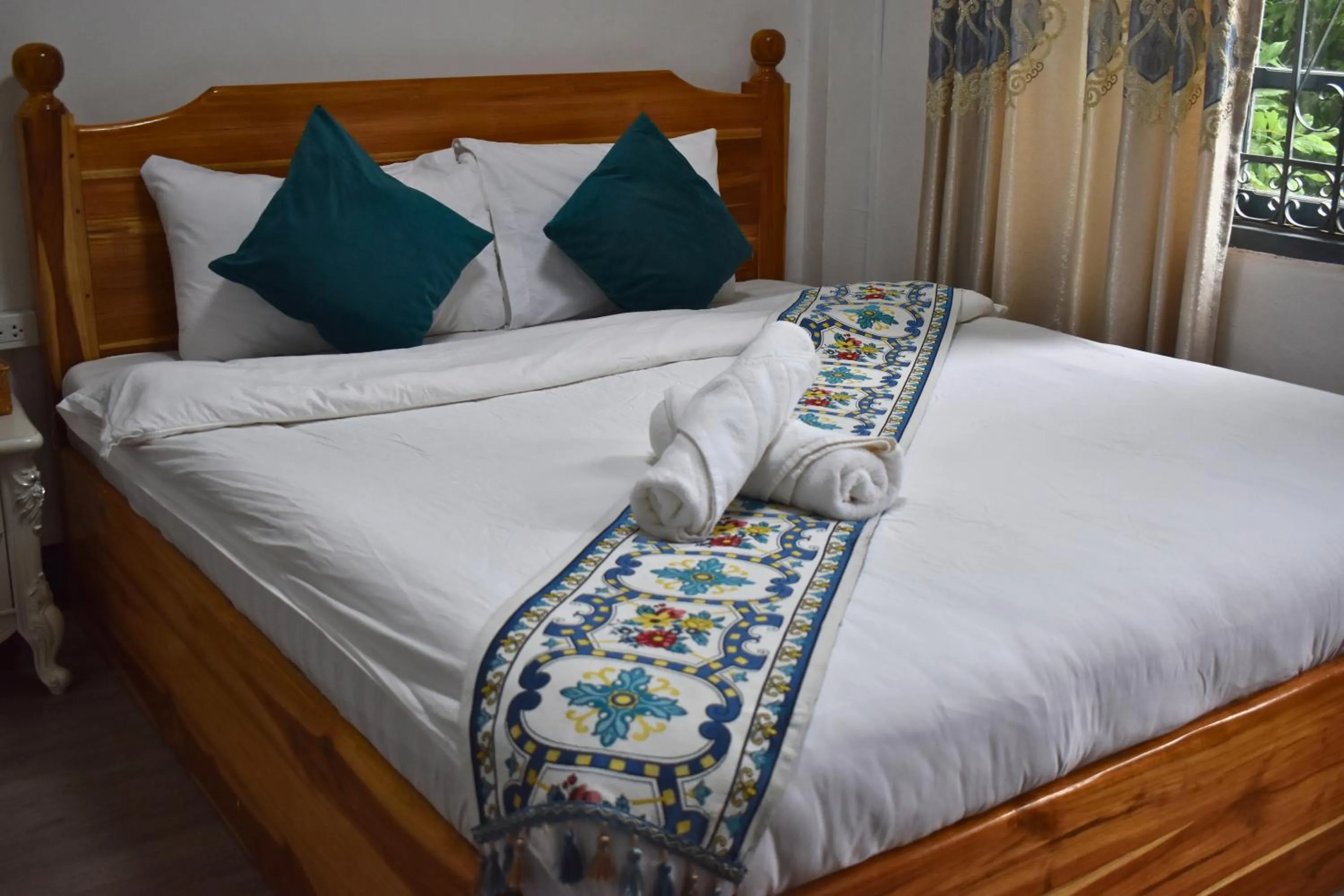 Bed in Monsane villa