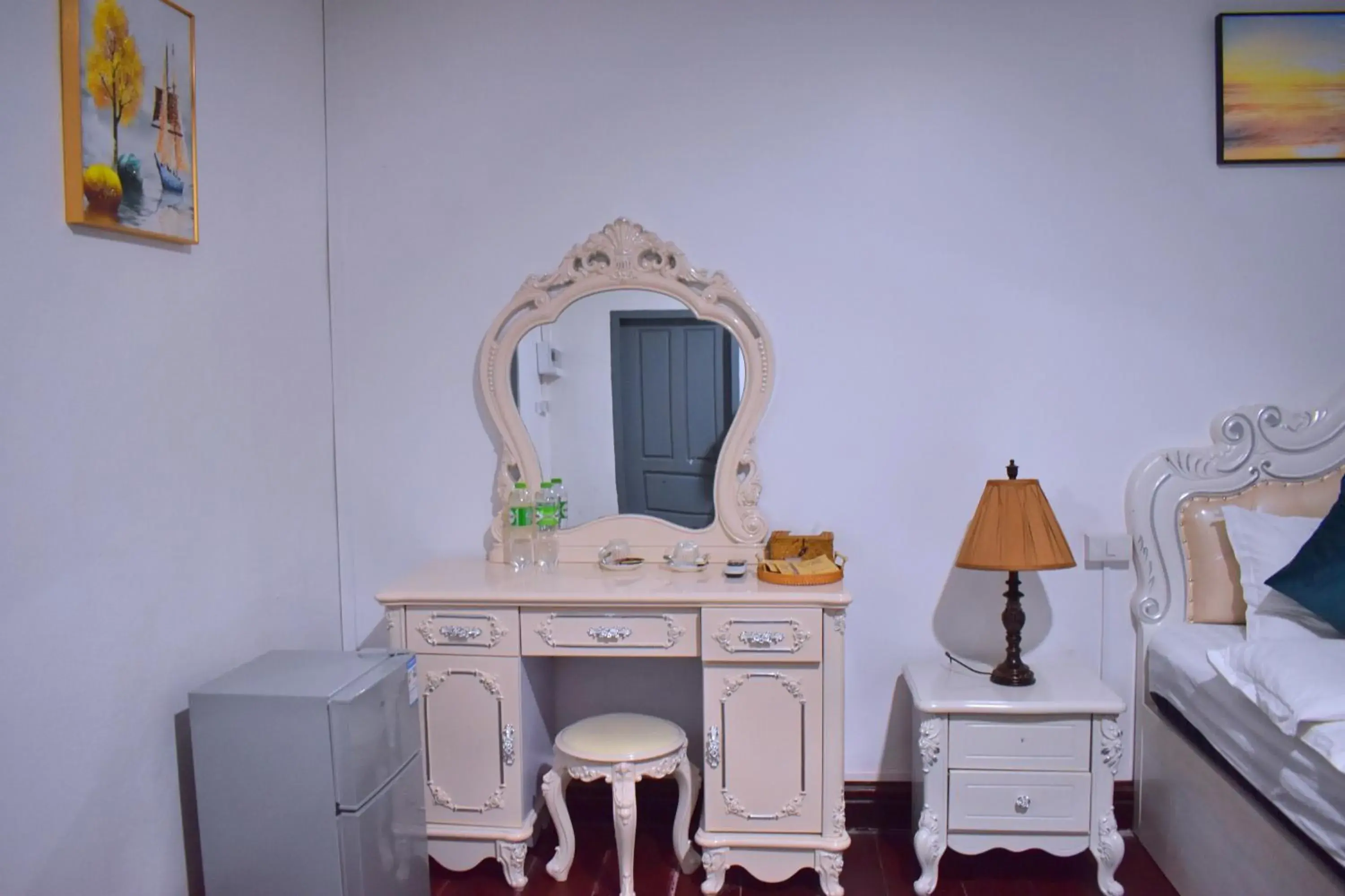 Decorative detail, Bed in Monsane villa Decorative detail, Bed in Monsane villa