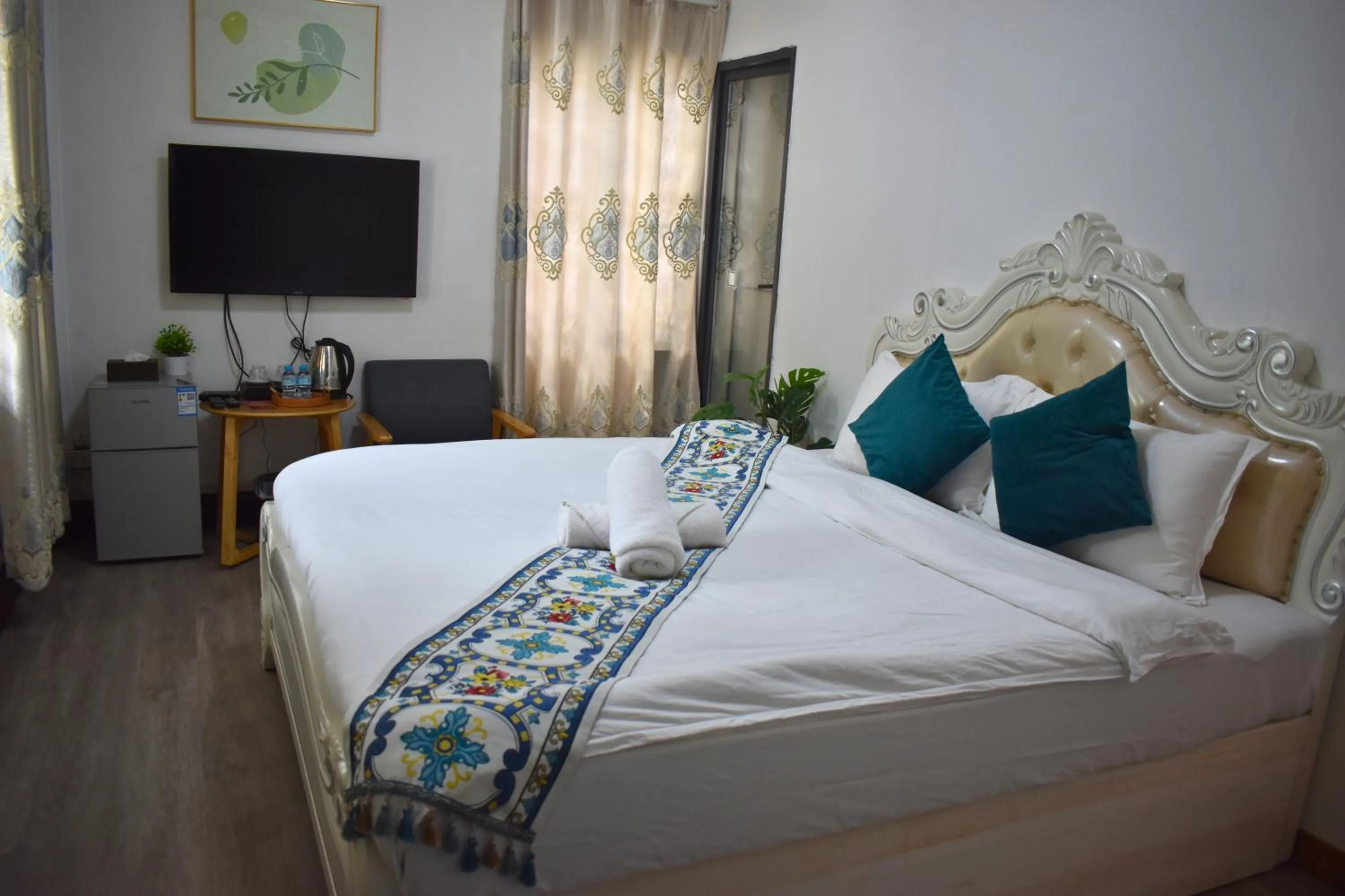 Bed in Monsane villa