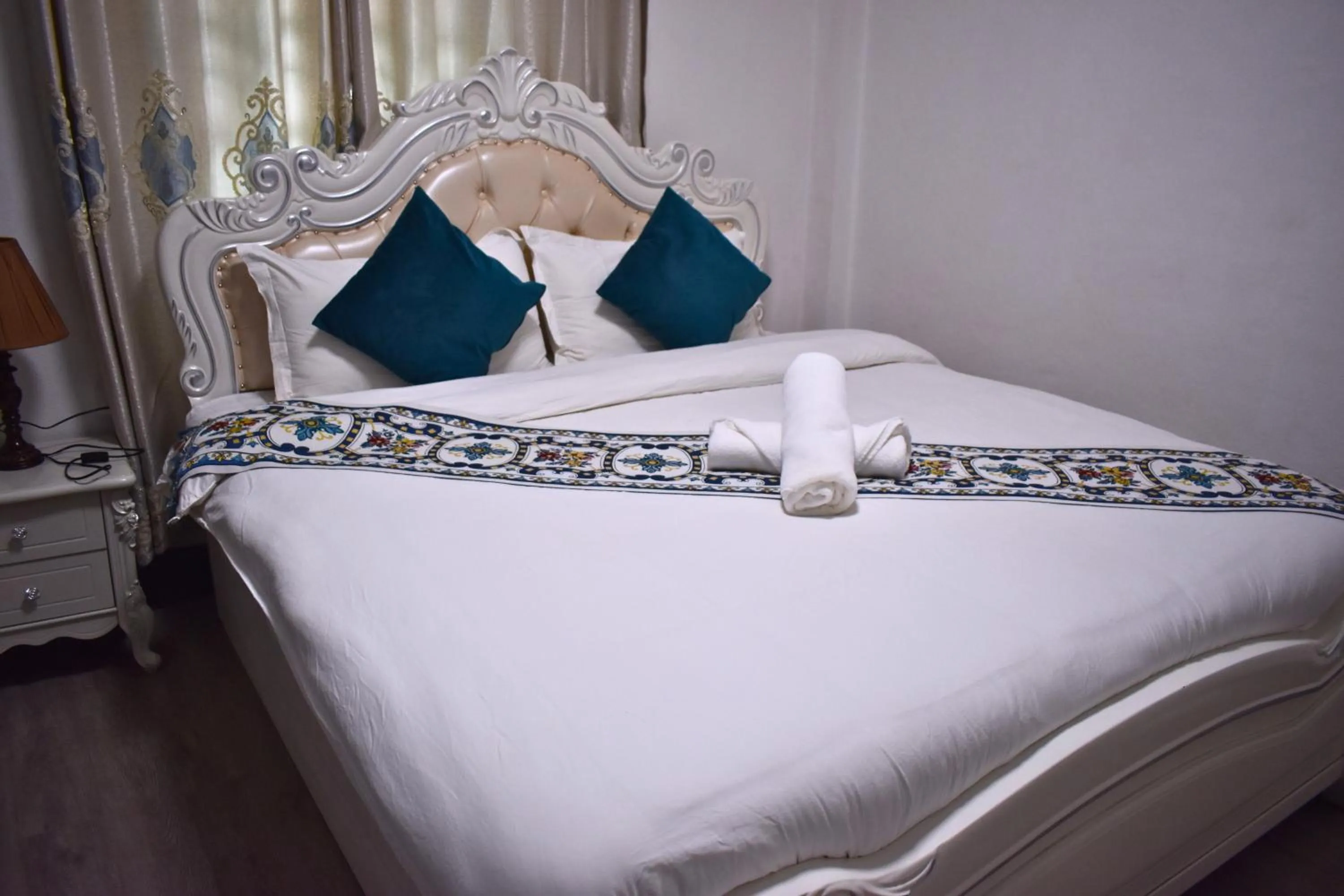 Bed in Monsane villa