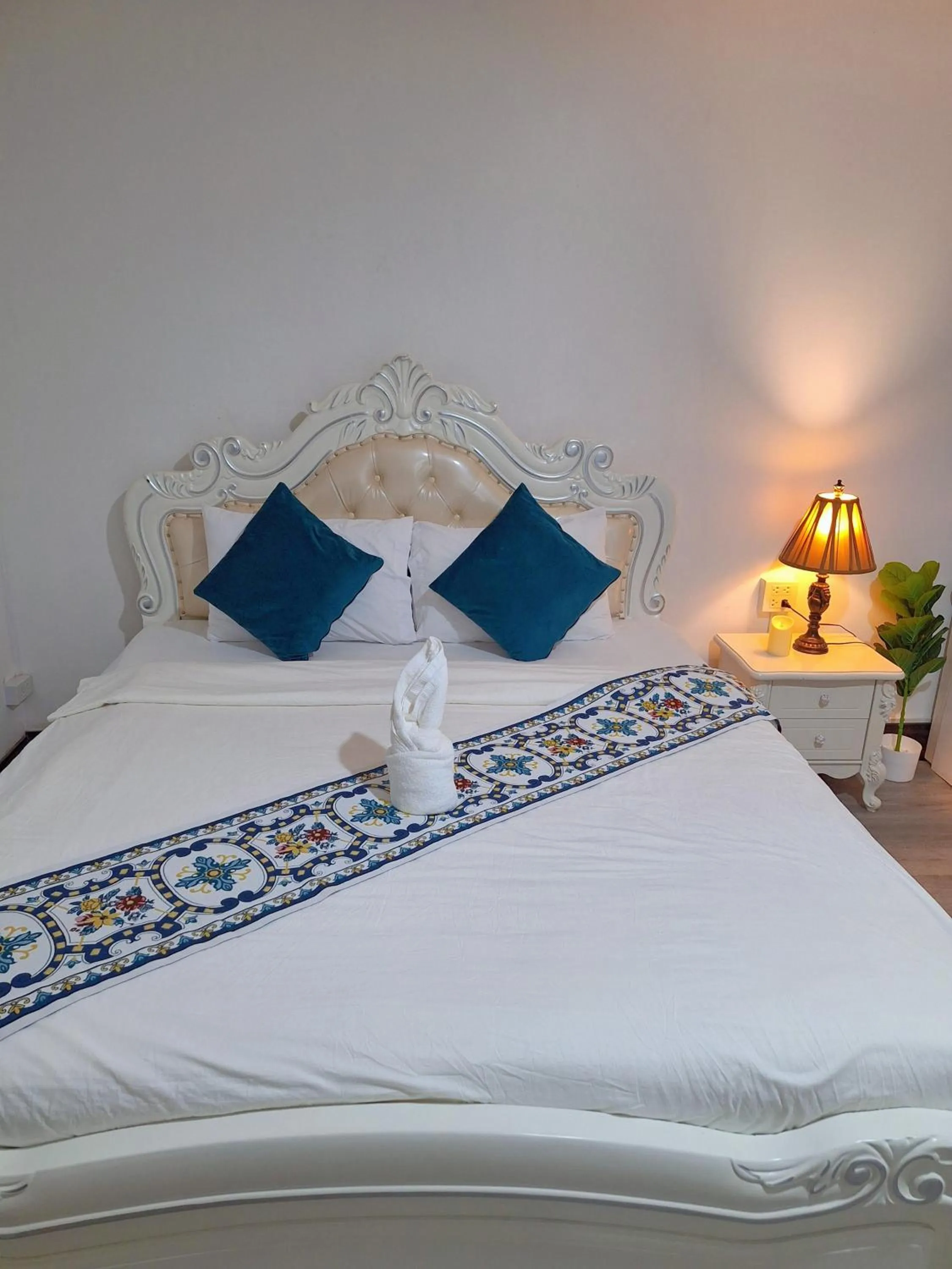 Bed in Monsane villa