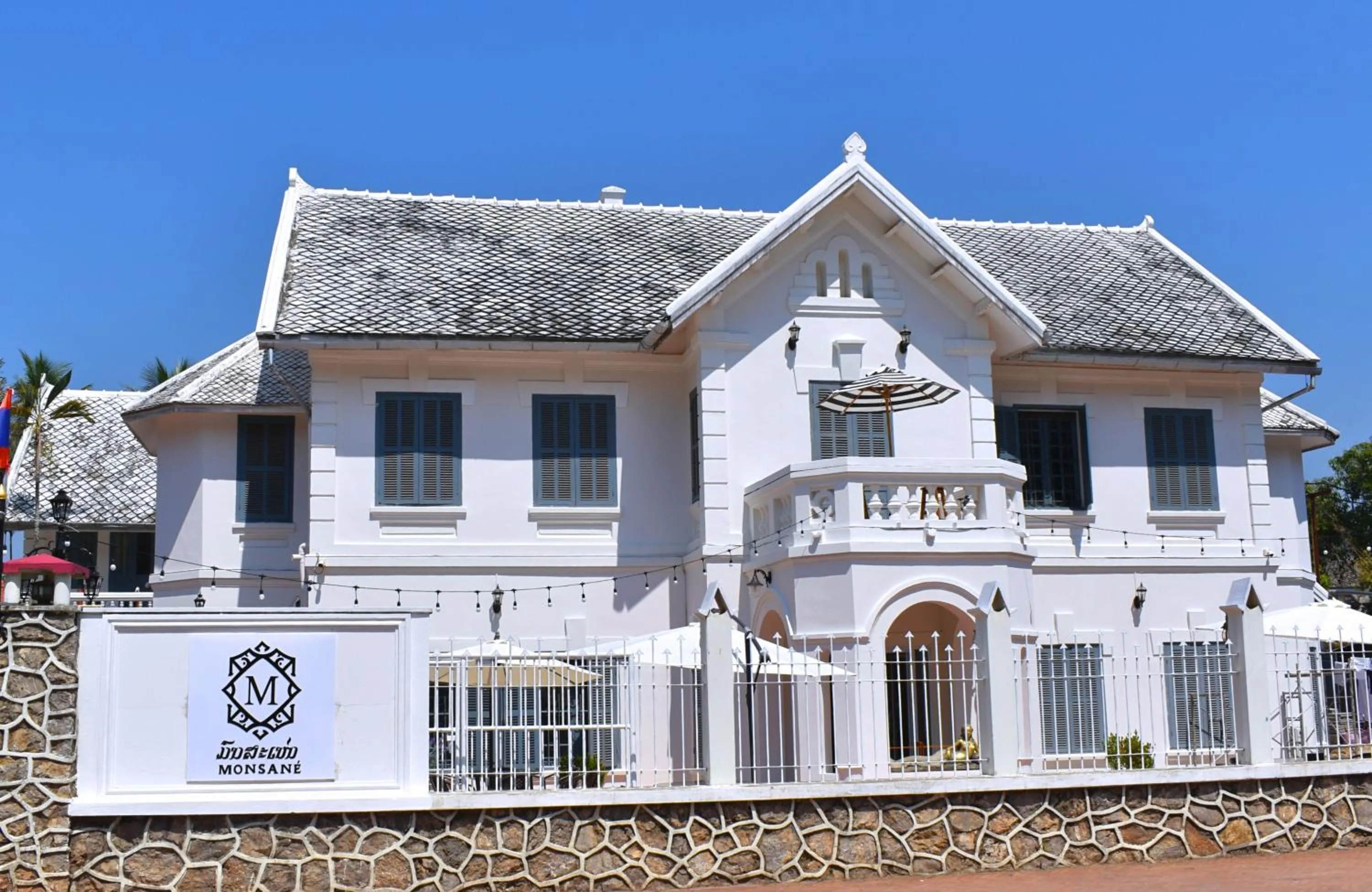 Property building in Monsane villa