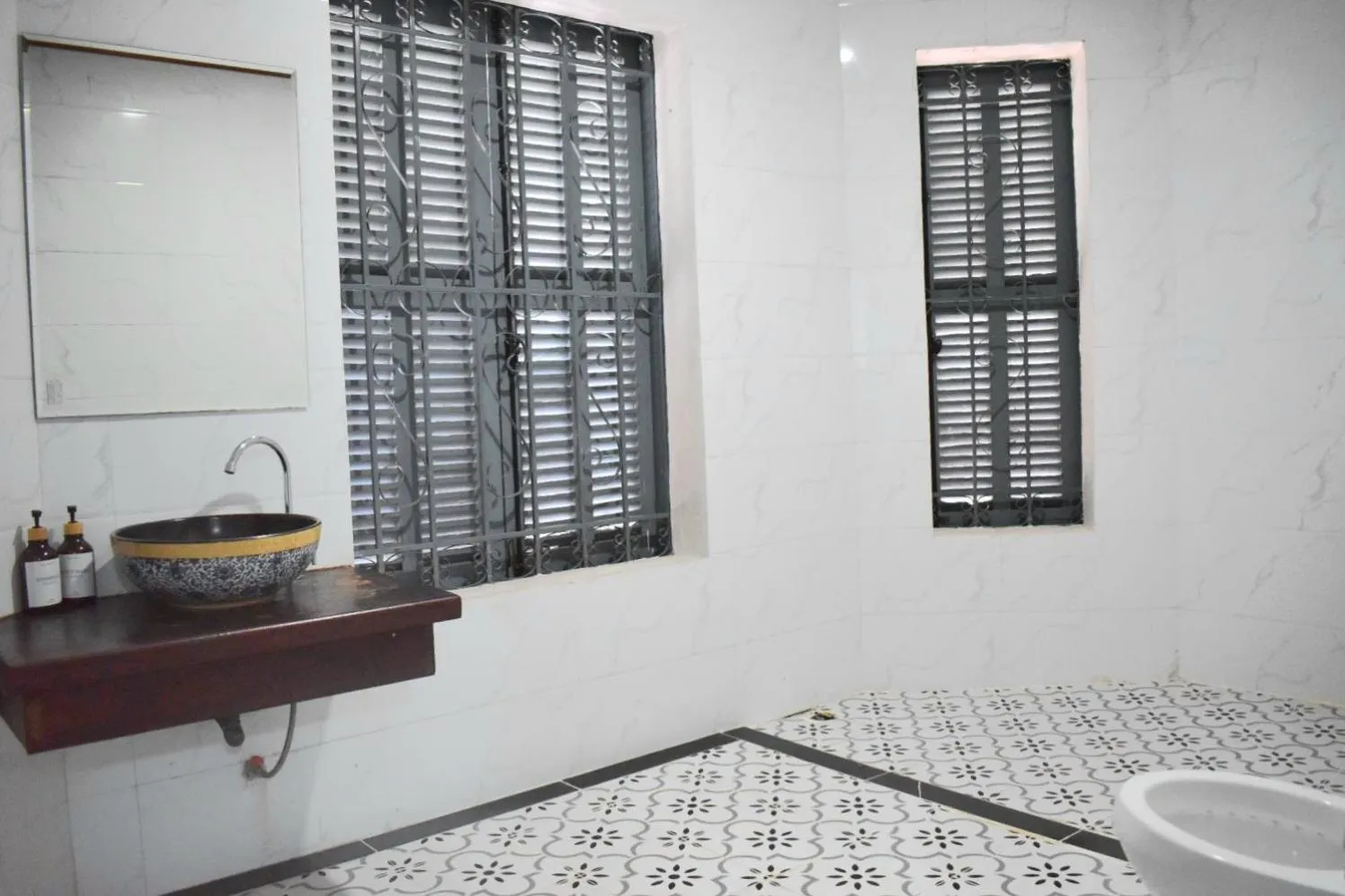 Bathroom in Monsane villa