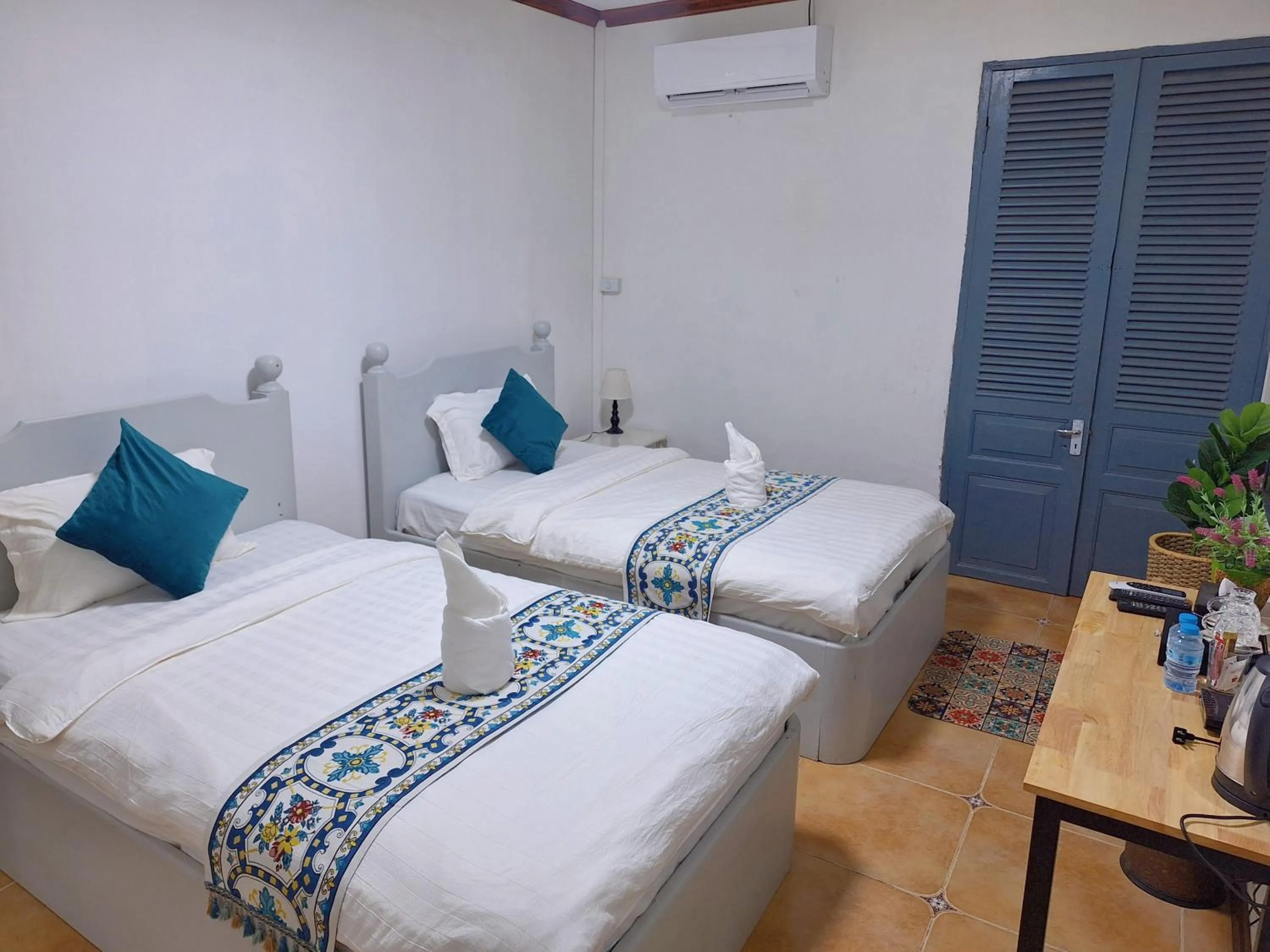 Bed in Monsane villa