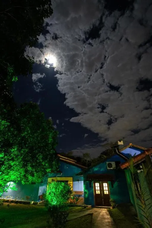 Property building in Pousada Paris Hostelli