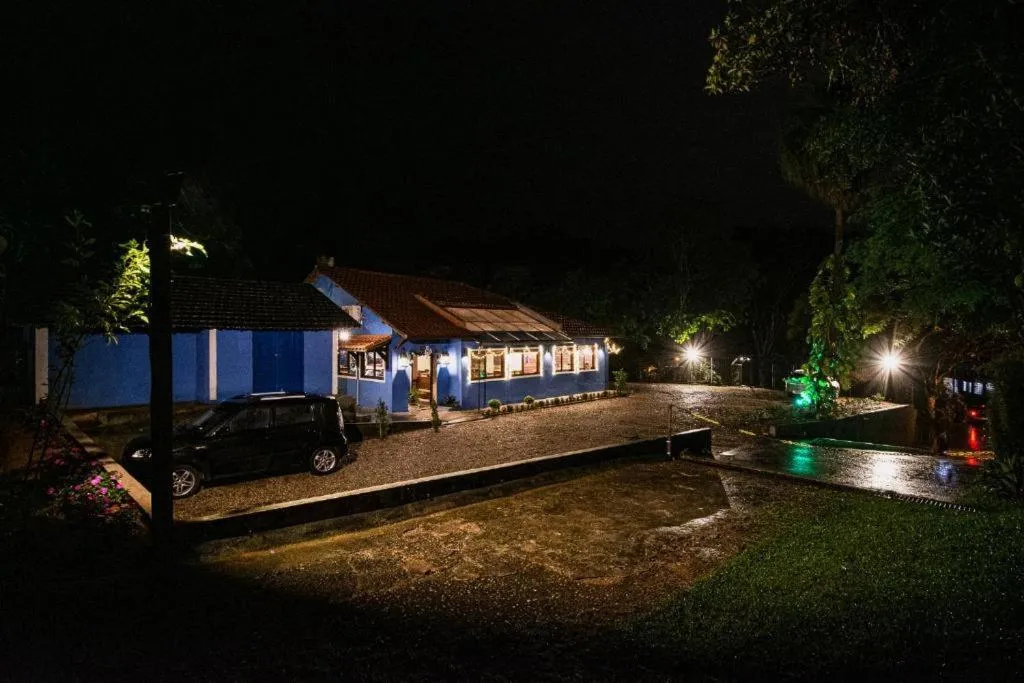 Property building in Pousada Paris Hostelli