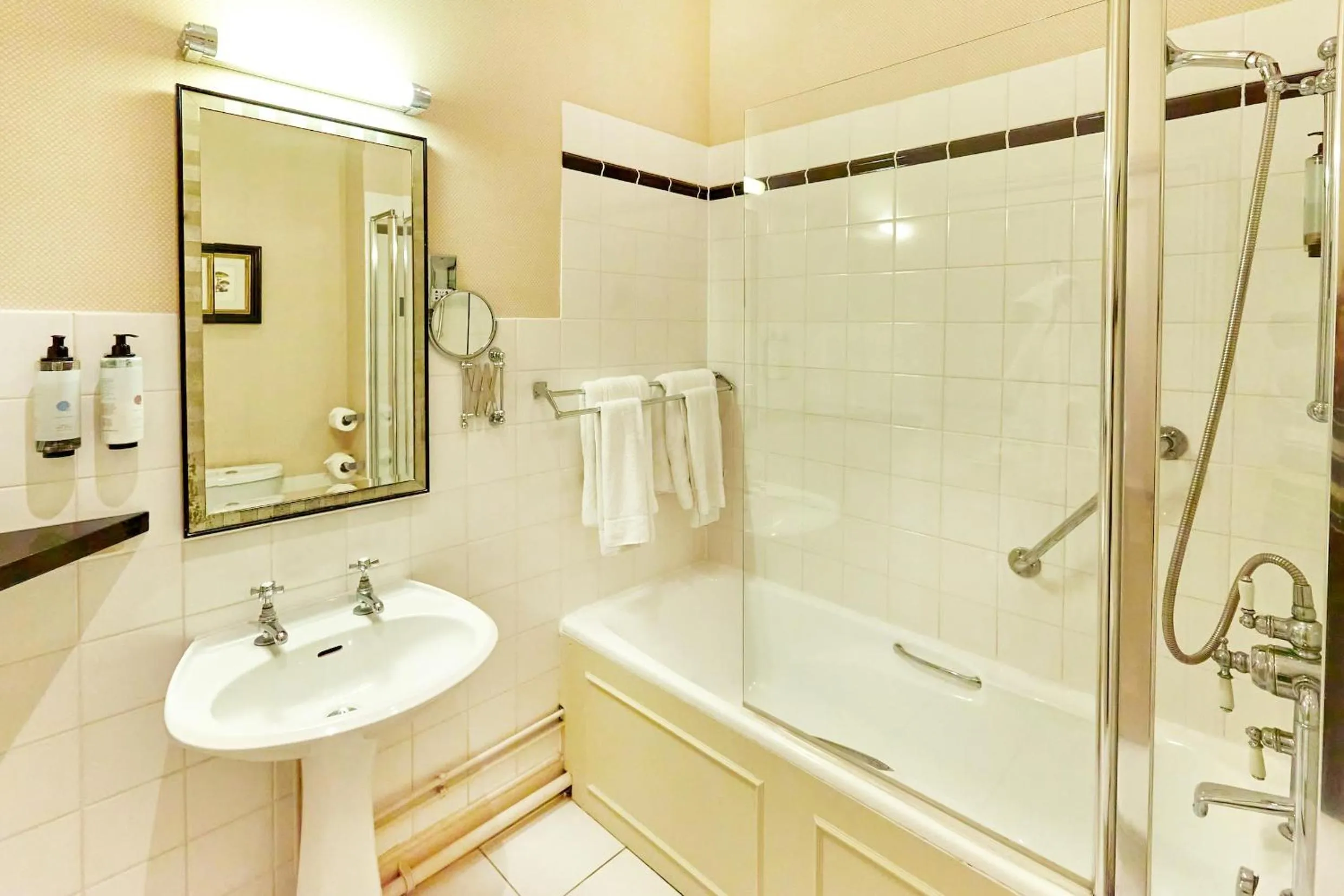 Bathroom in Flitwick Manor Hotel