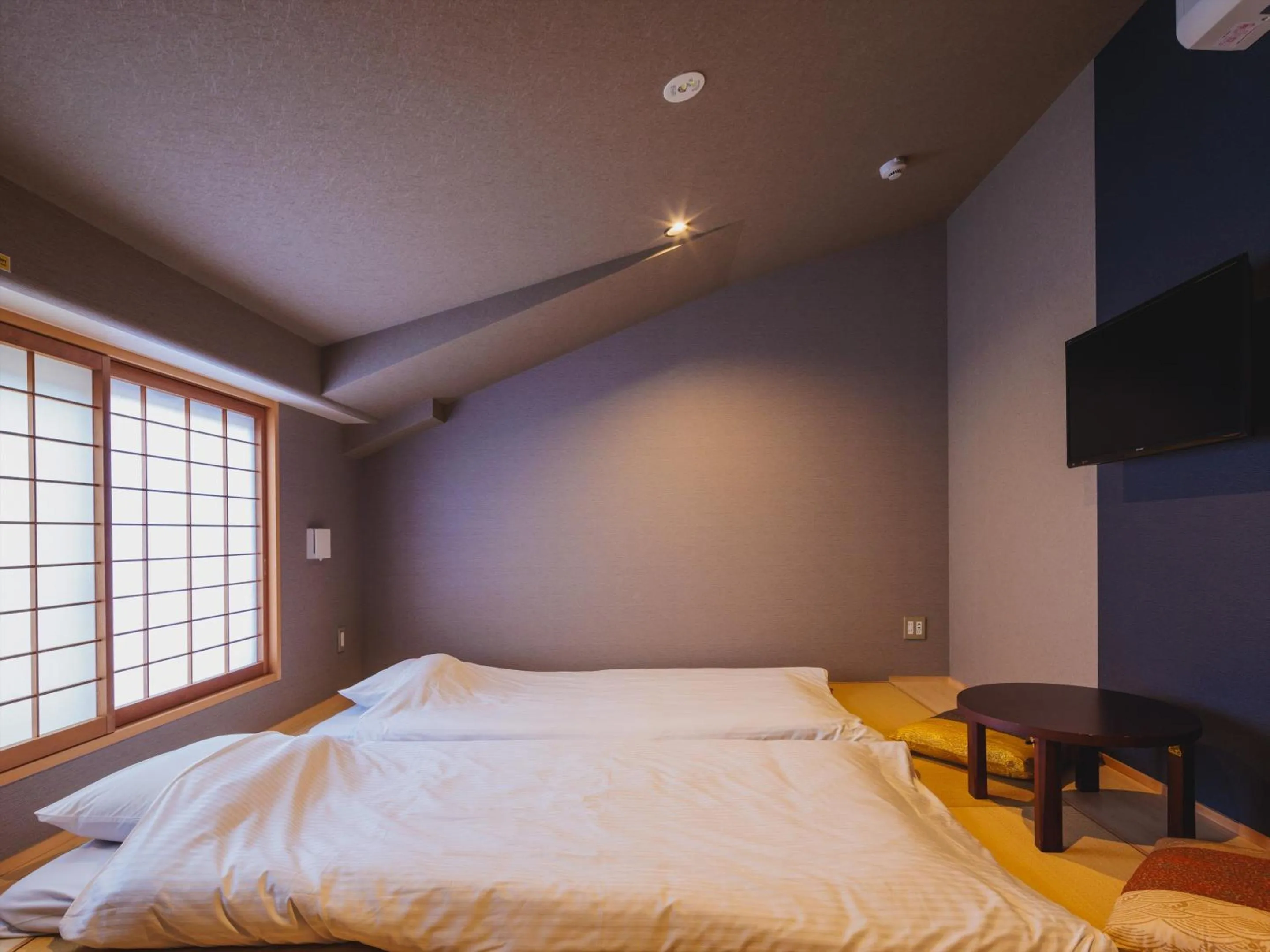 Photo of the whole room, Bed in Giappo Franca Kyoto
