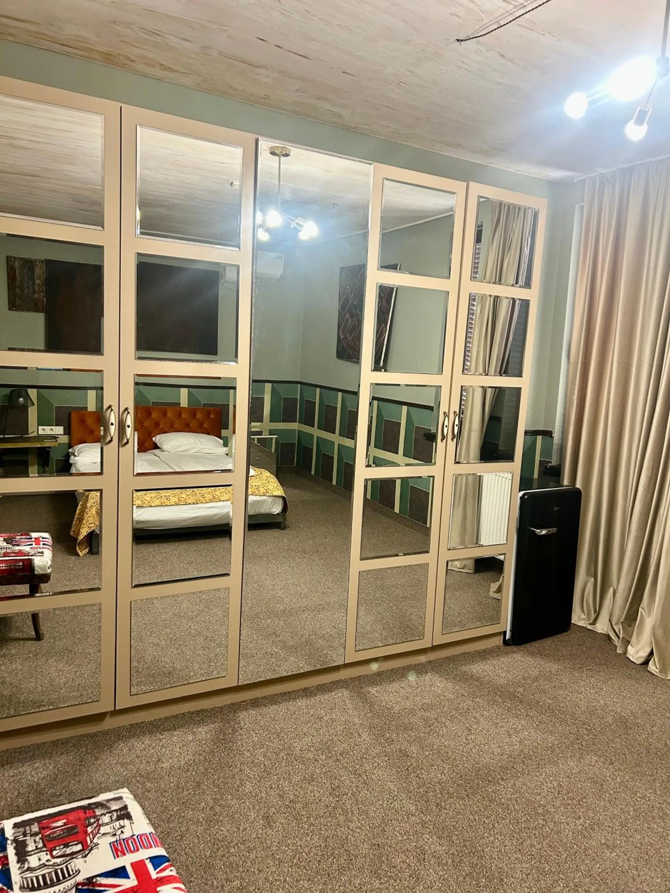 Bed in Art Hotel Home