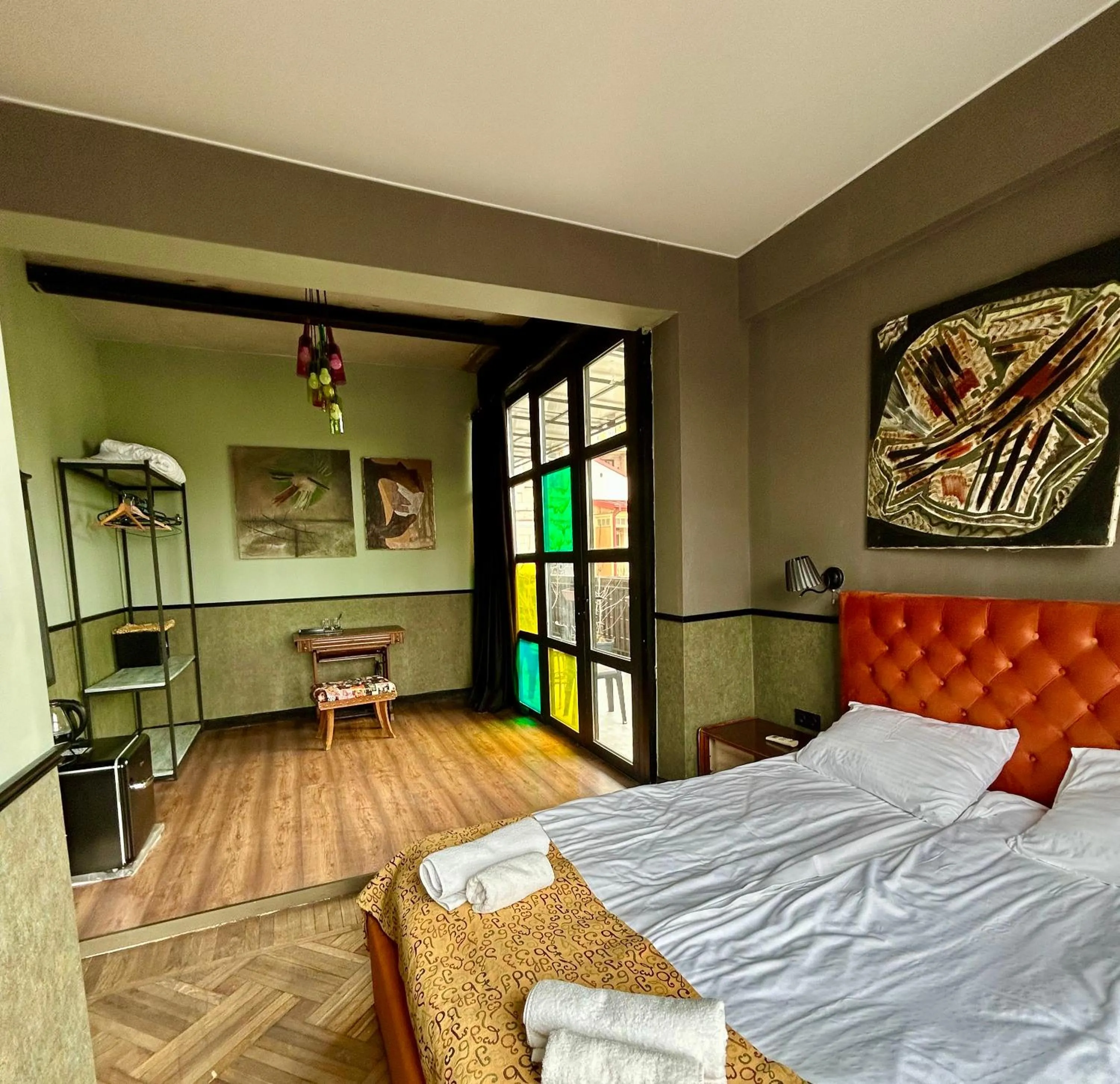 Bed in Art Hotel Home