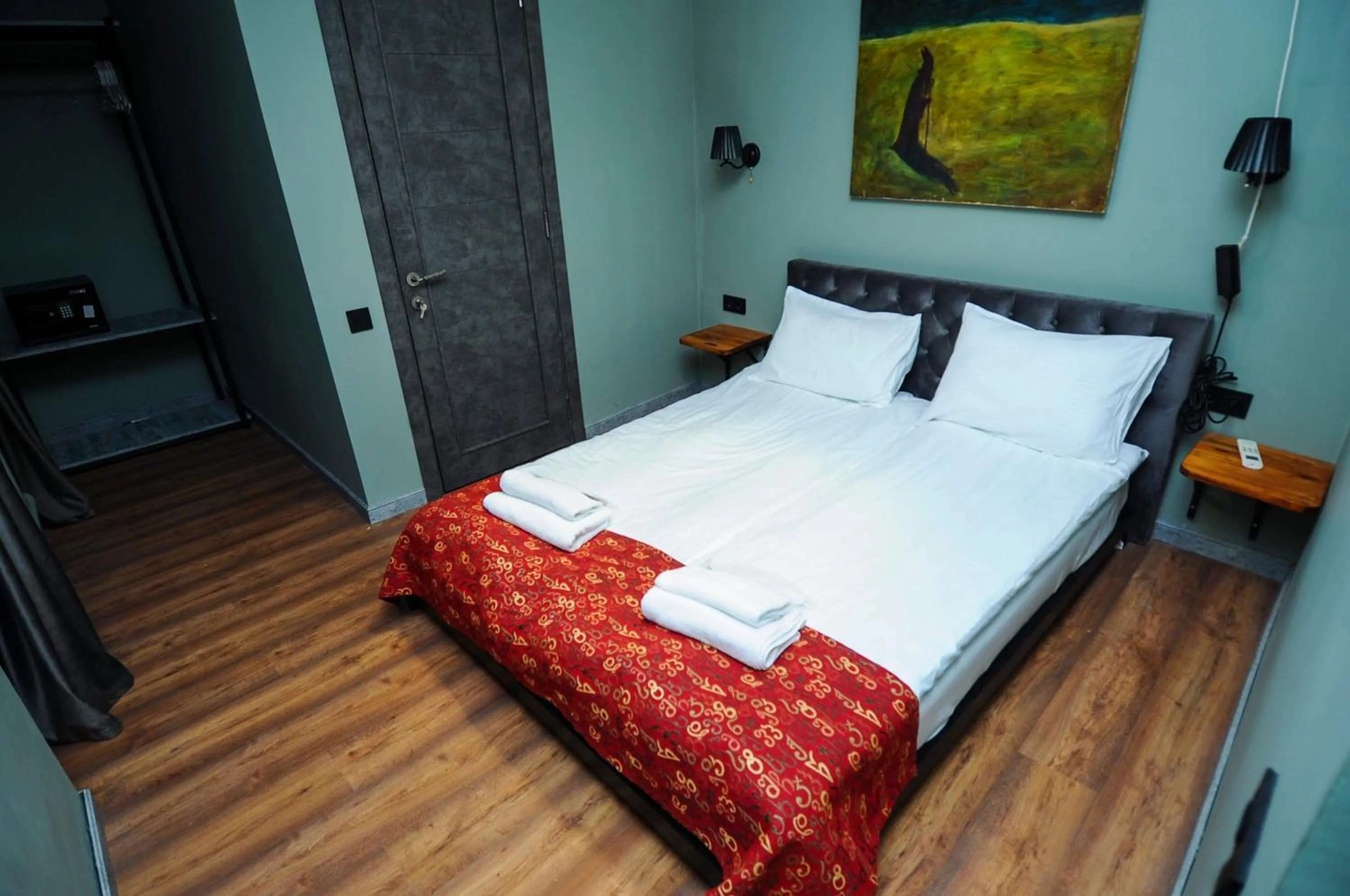 Bed in Art Hotel Home