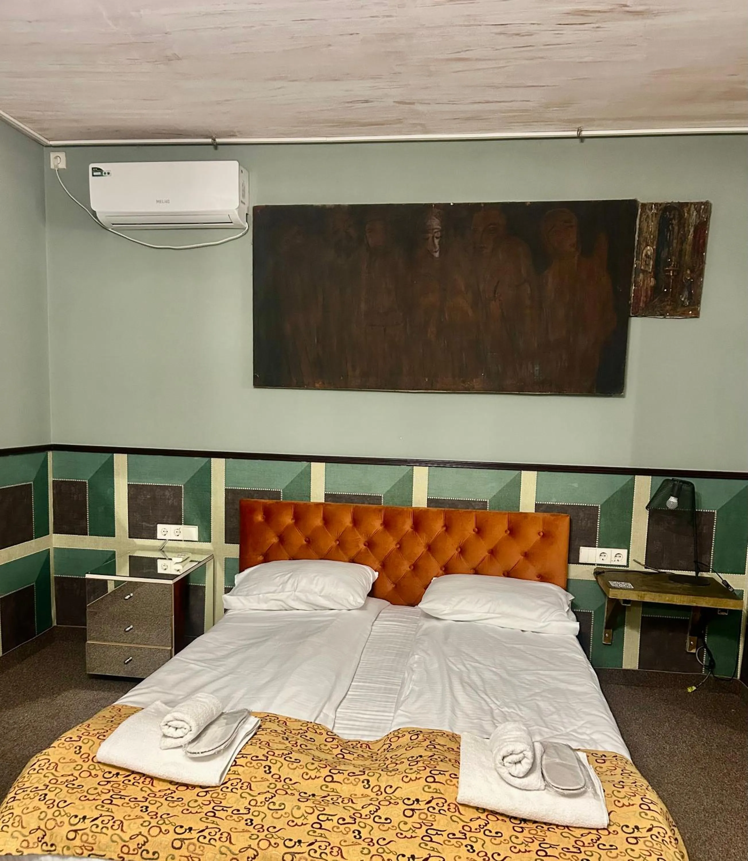 Bed in Art Hotel Home