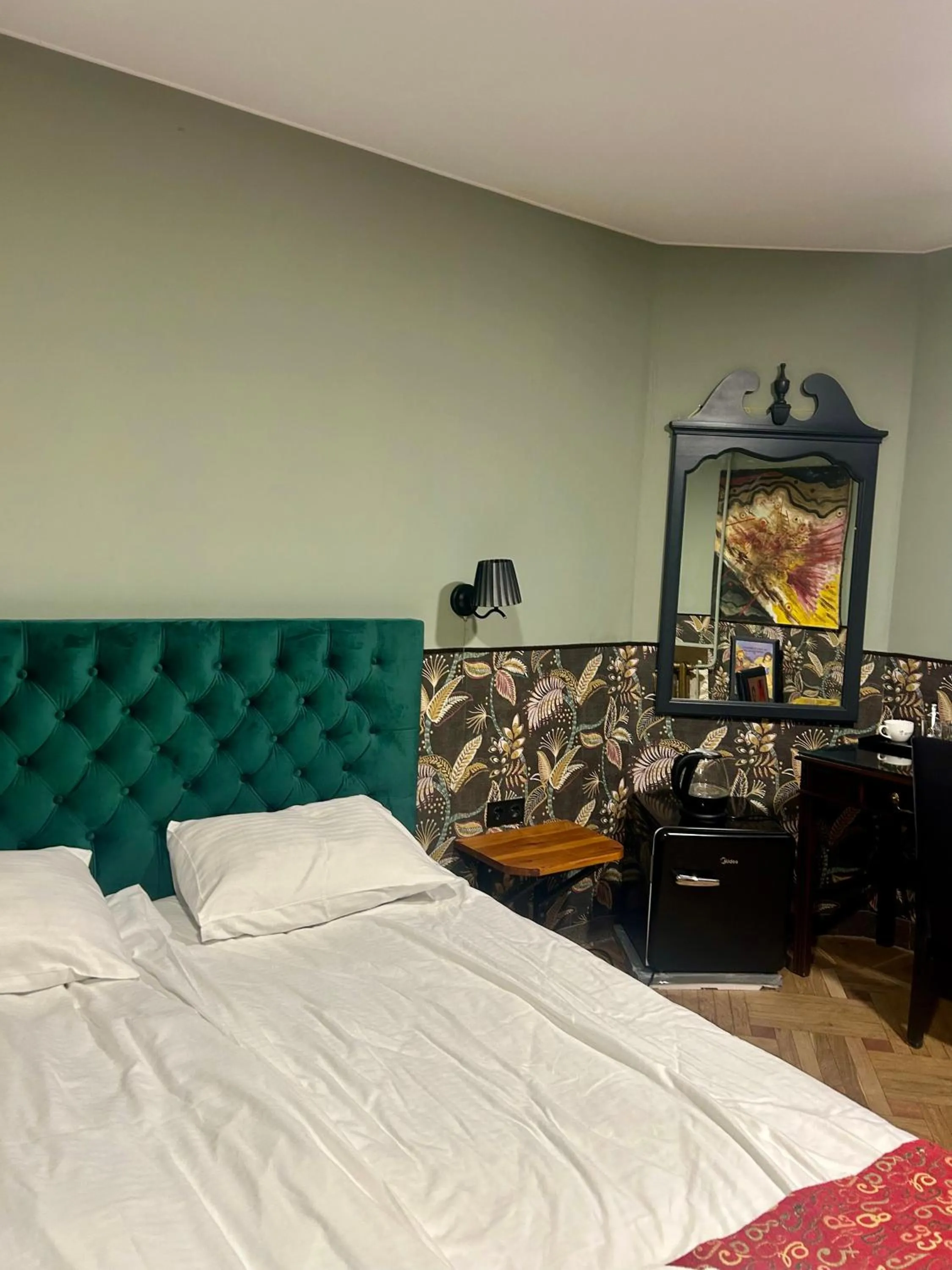 Bed in Art Hotel Home