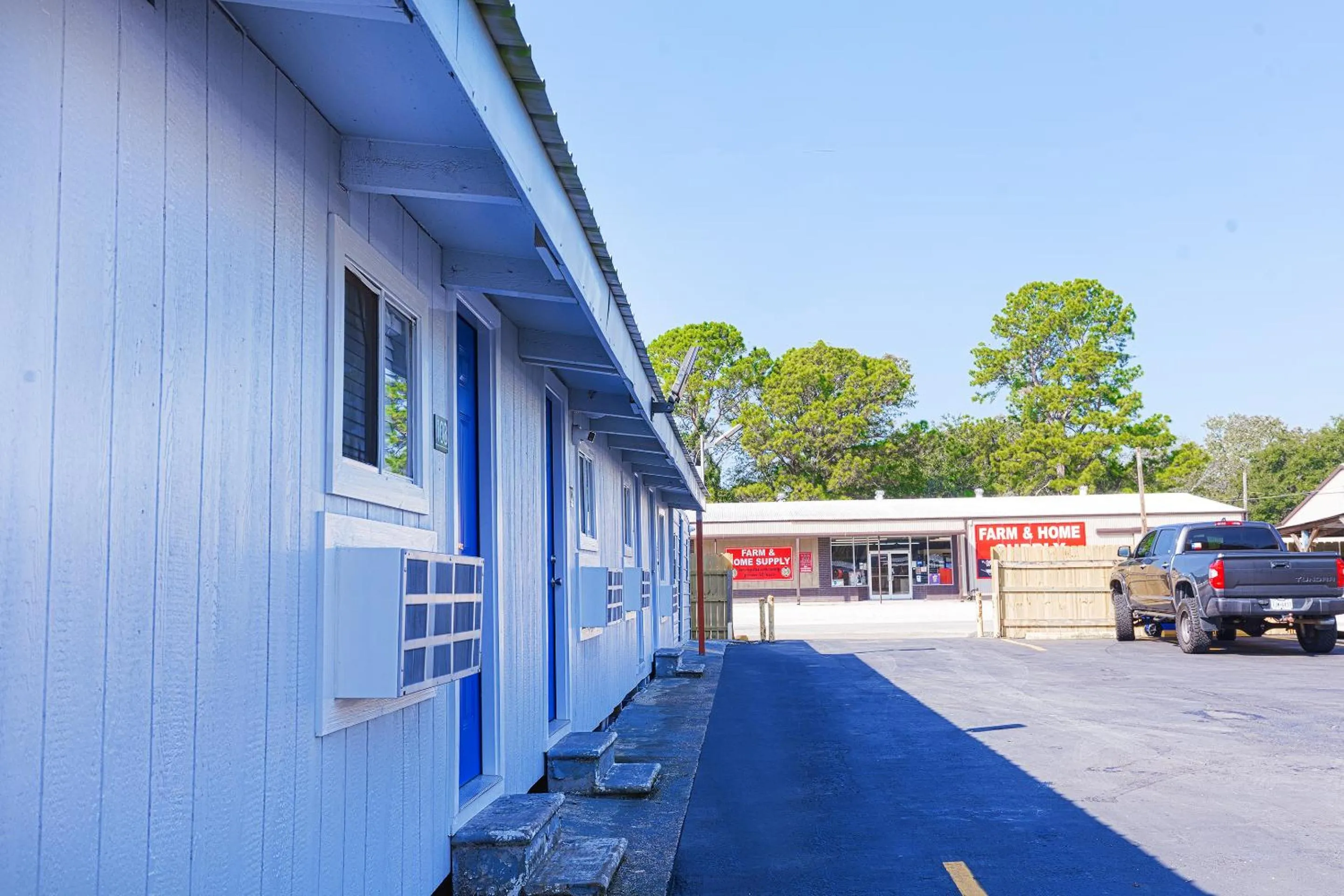 Property building in Sands Inn