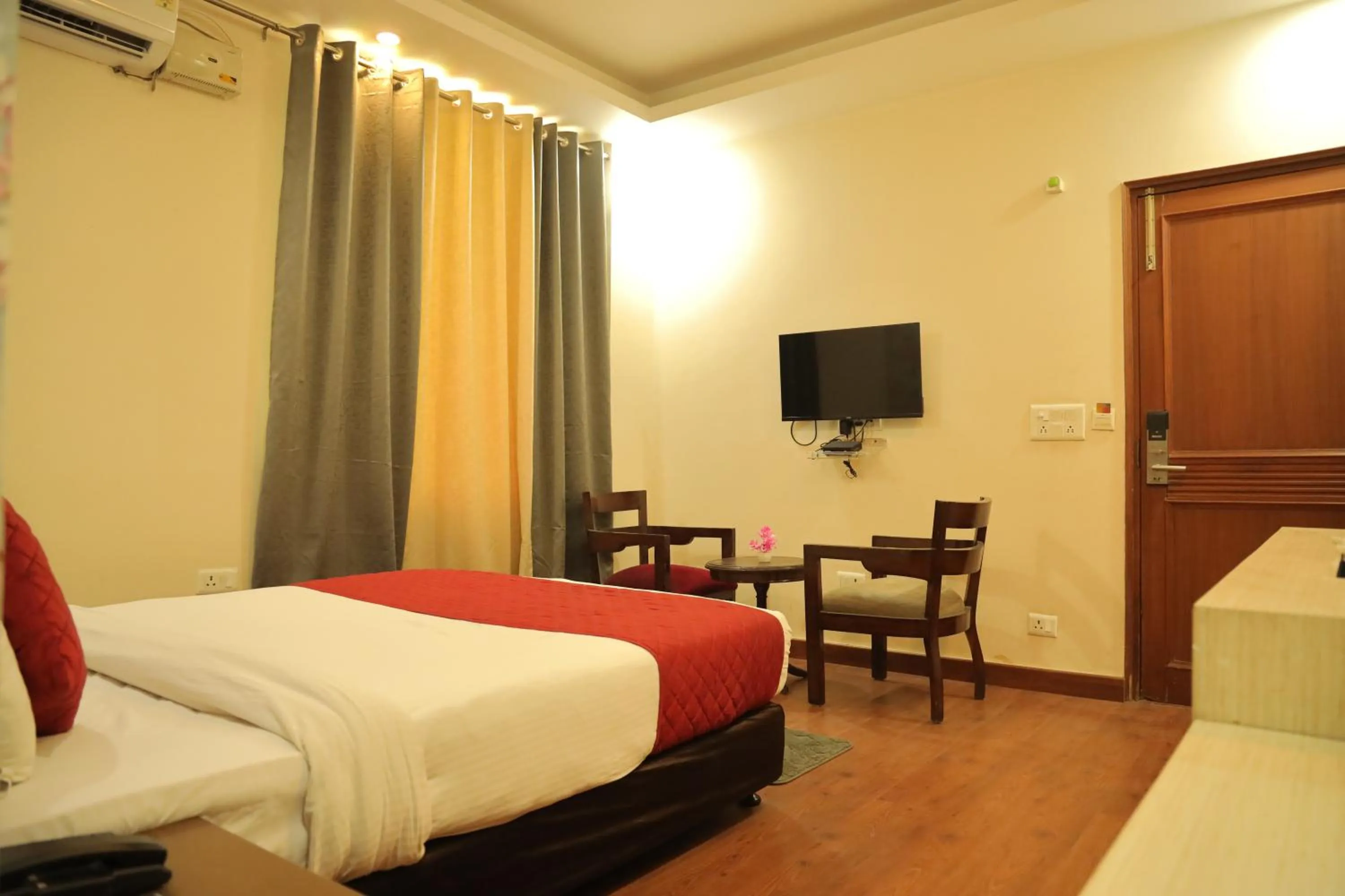 Balcony/Terrace, Bed in Hotel Nirvana Suites