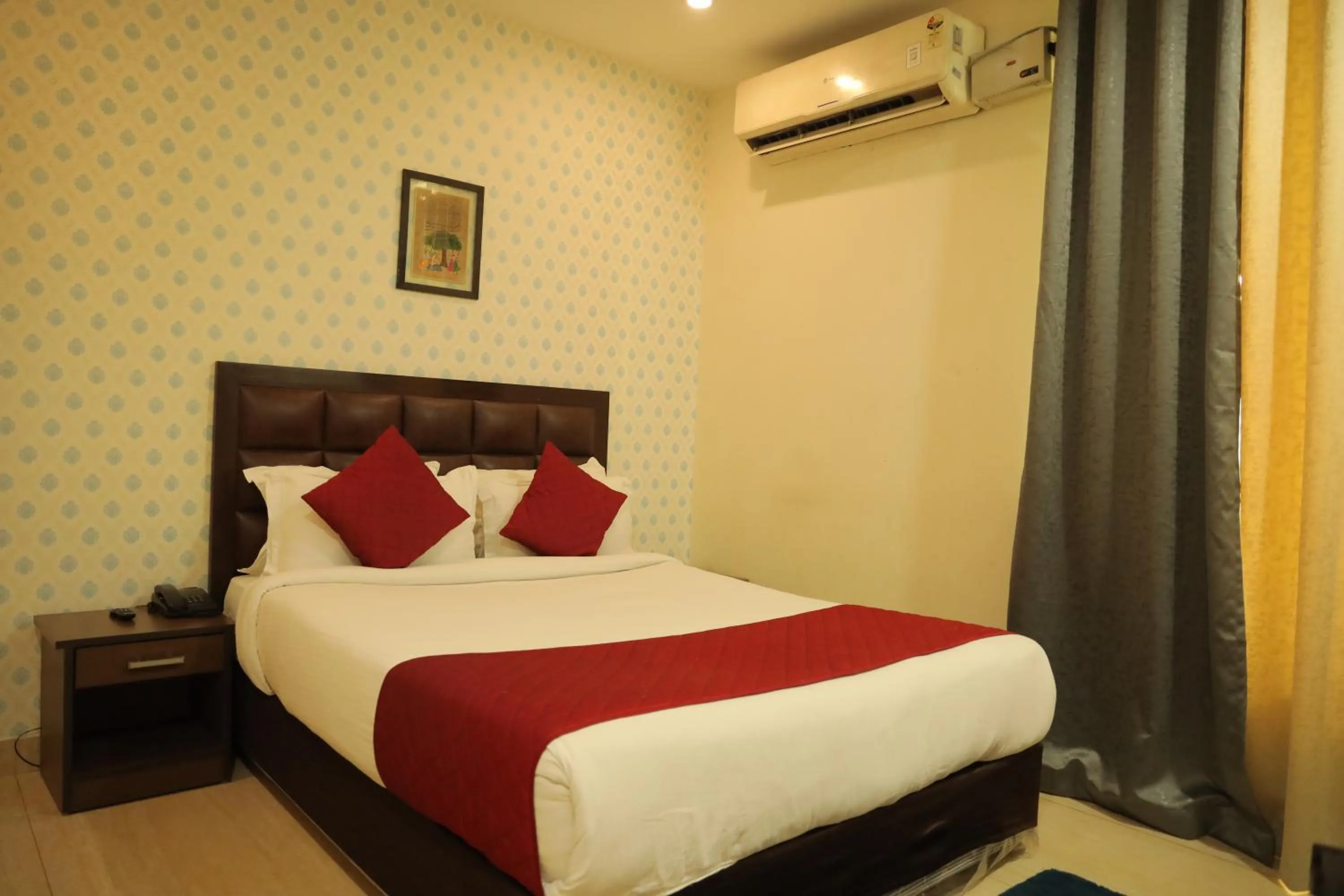 Bedroom, Bed in Hotel Nirvana Suites