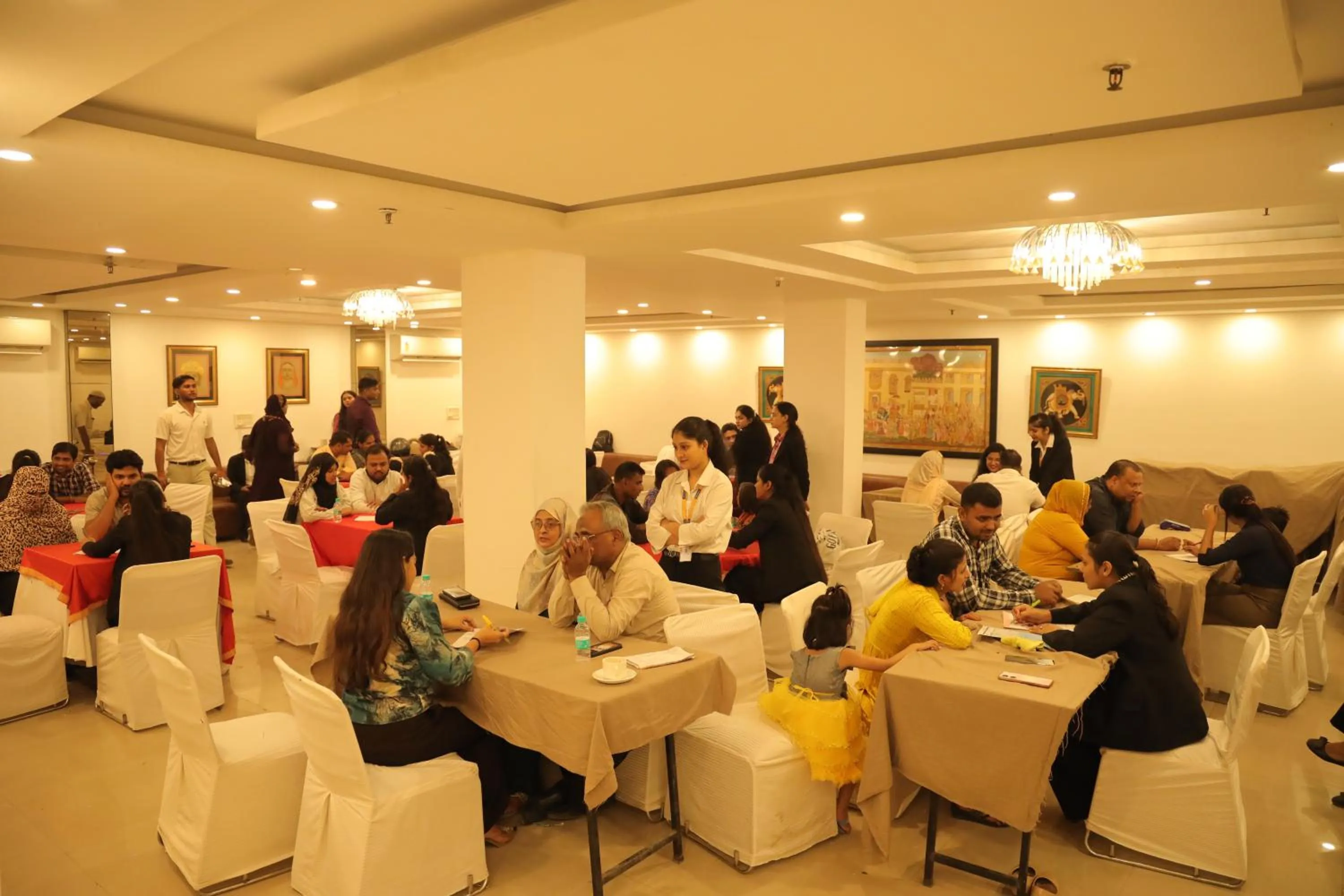 Restaurant/places to eat in Hotel Nirvana Suites