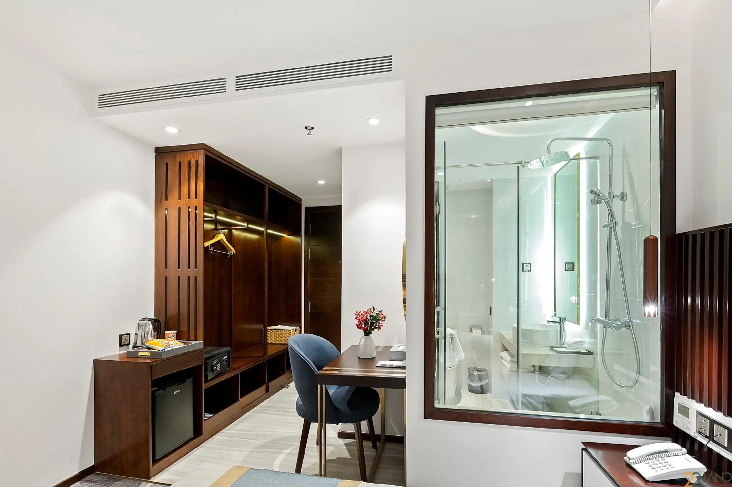 Shower in 22Land Hotel Saigon